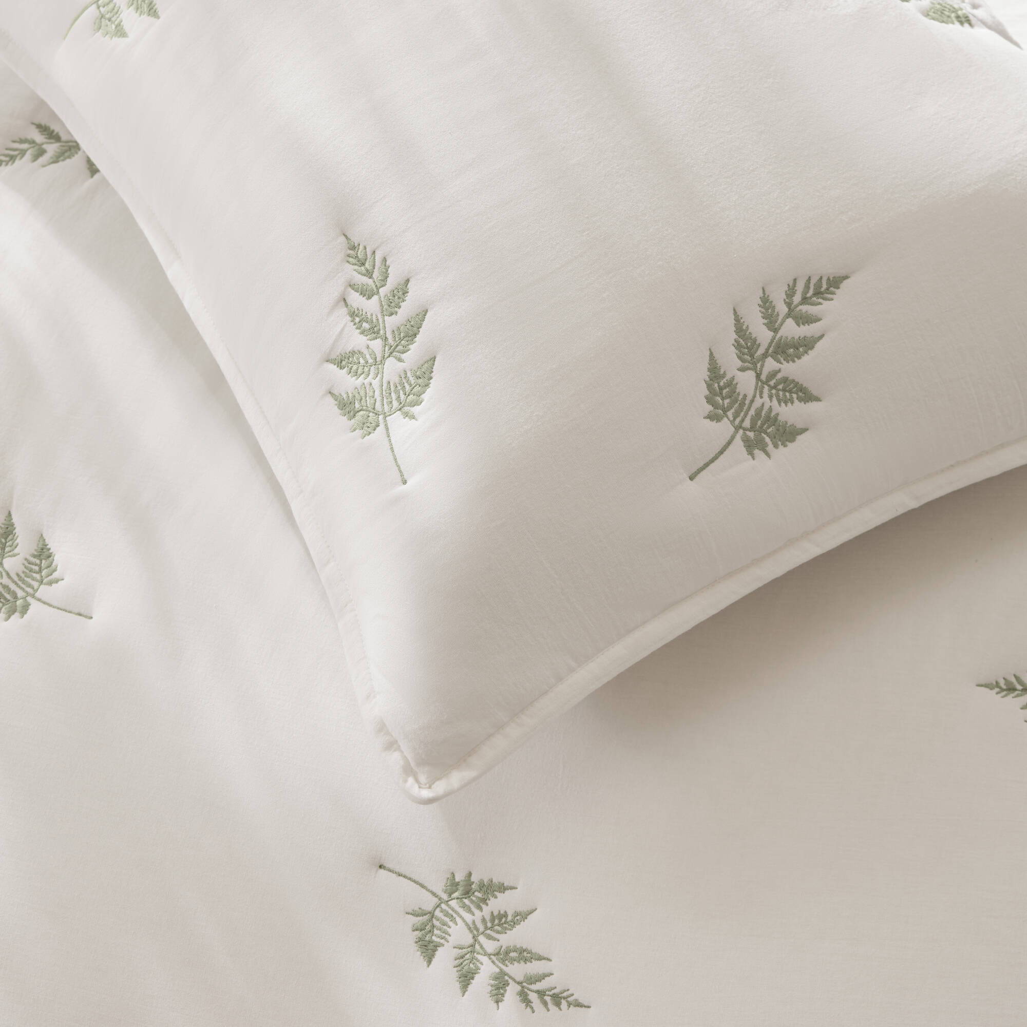 Willow Embroidered Botanical - King/California King 100% Cotton Lightweight 3 Piece Quilt Set - White / Sage