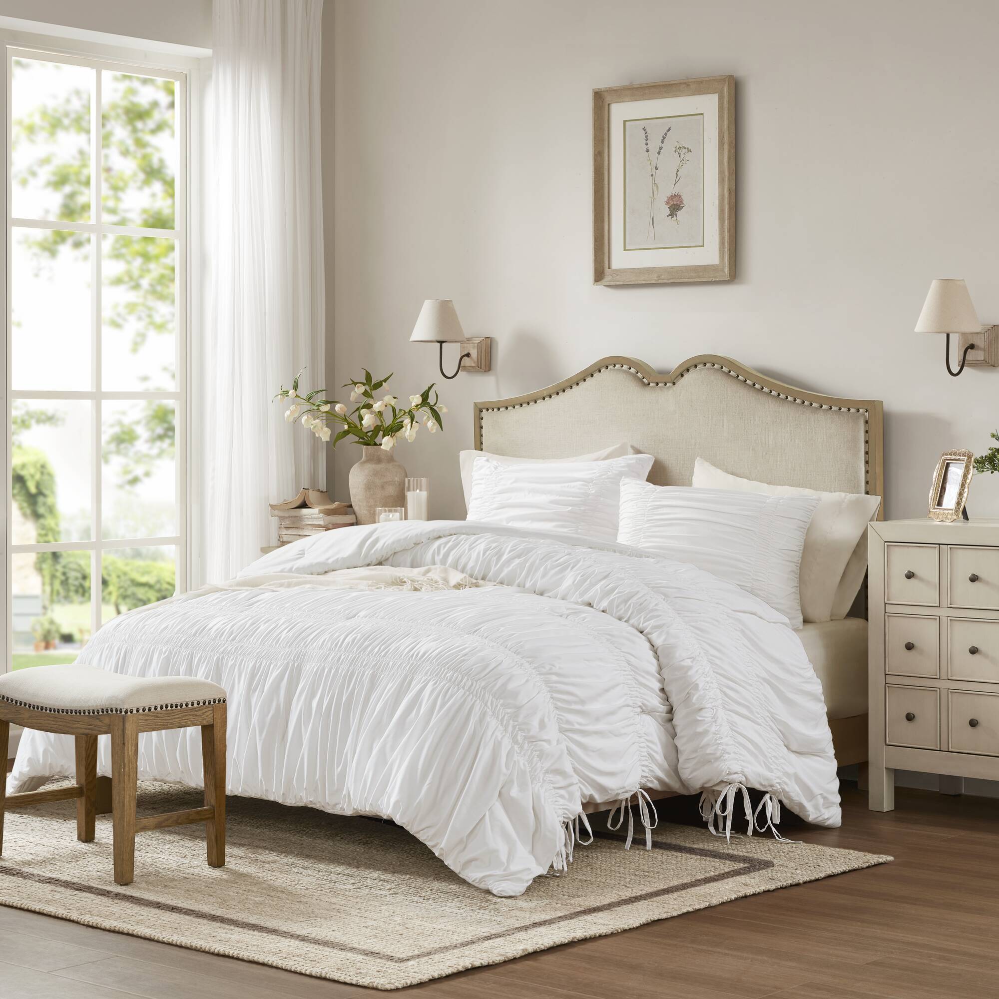 Mia - 3 Piece Queen Comforter Set - White