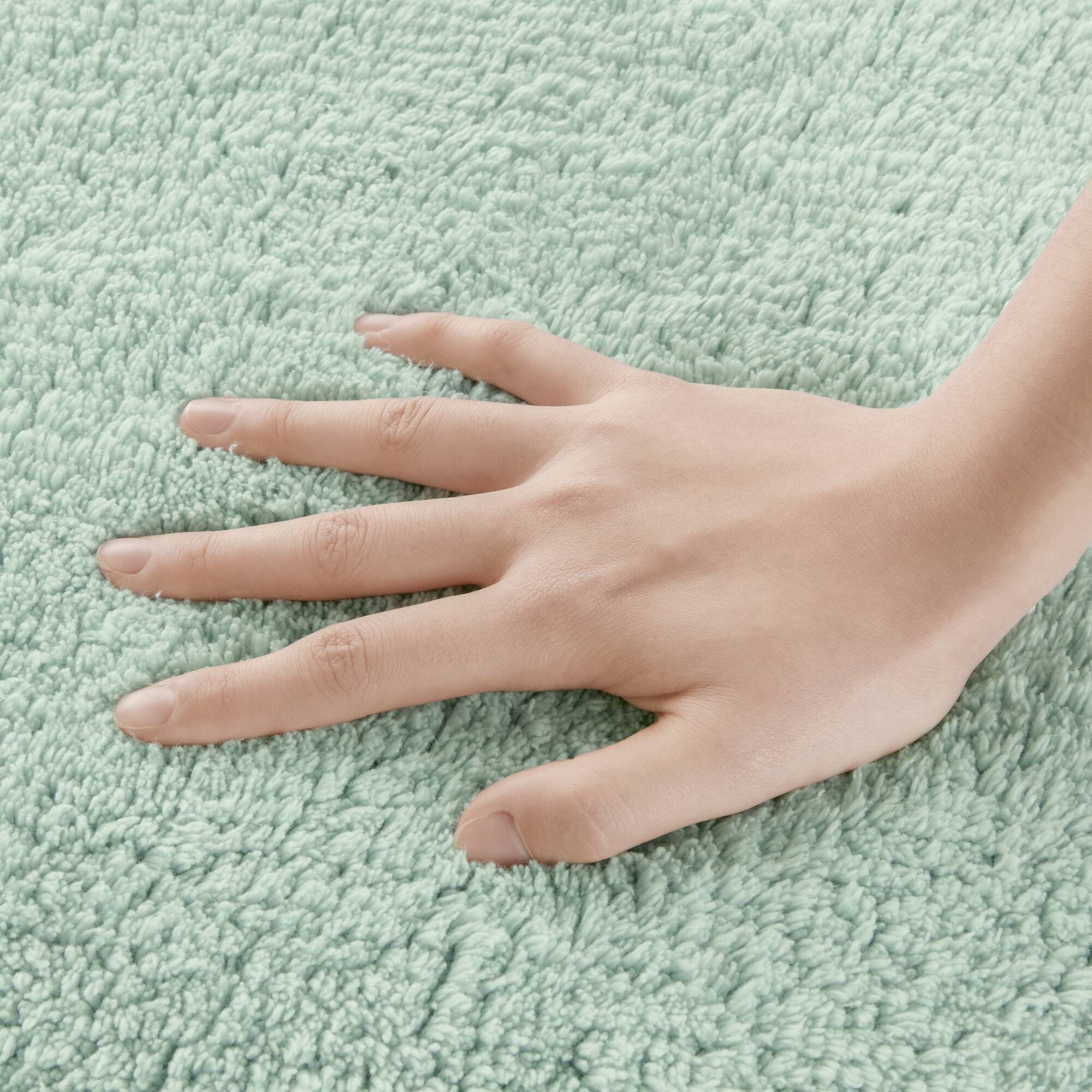 Splendor - 24" x 60" Tufted Reversible Bath Rug - Green