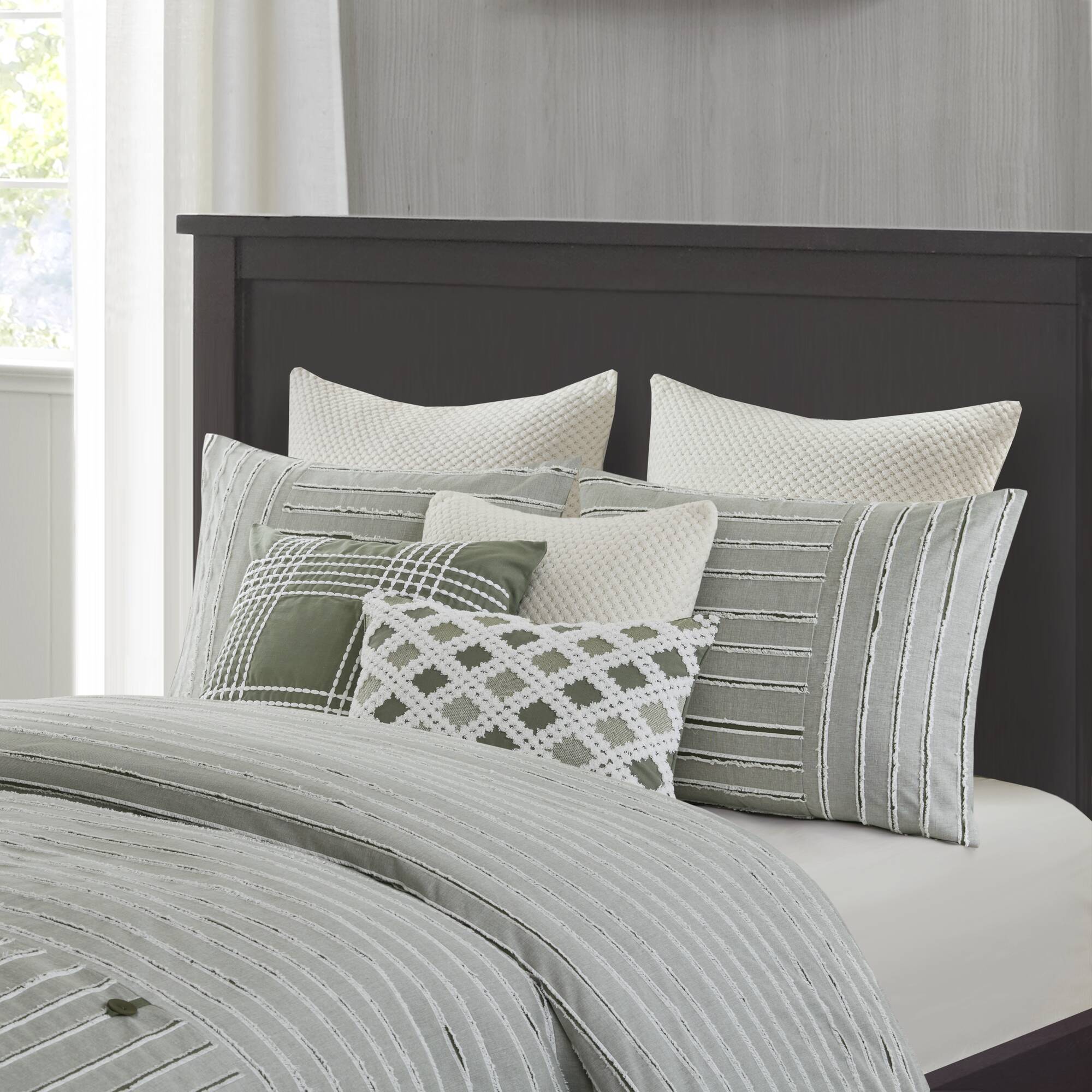 Essence - 9 Piece King Oversized Clipped Comforter Set With Euro Shams And Throw Pillows - Green