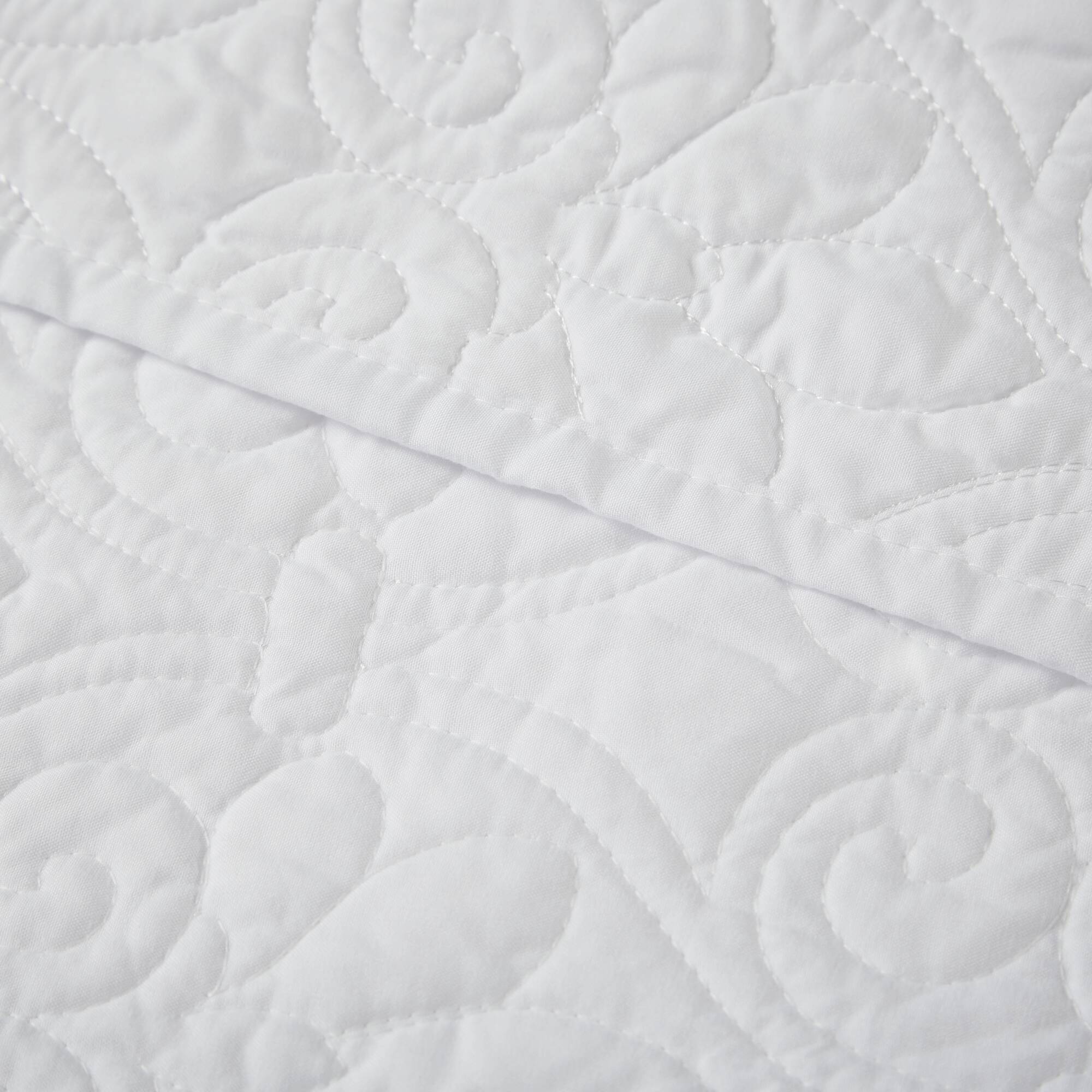 Quebec - Oversized Quilted Throw - White