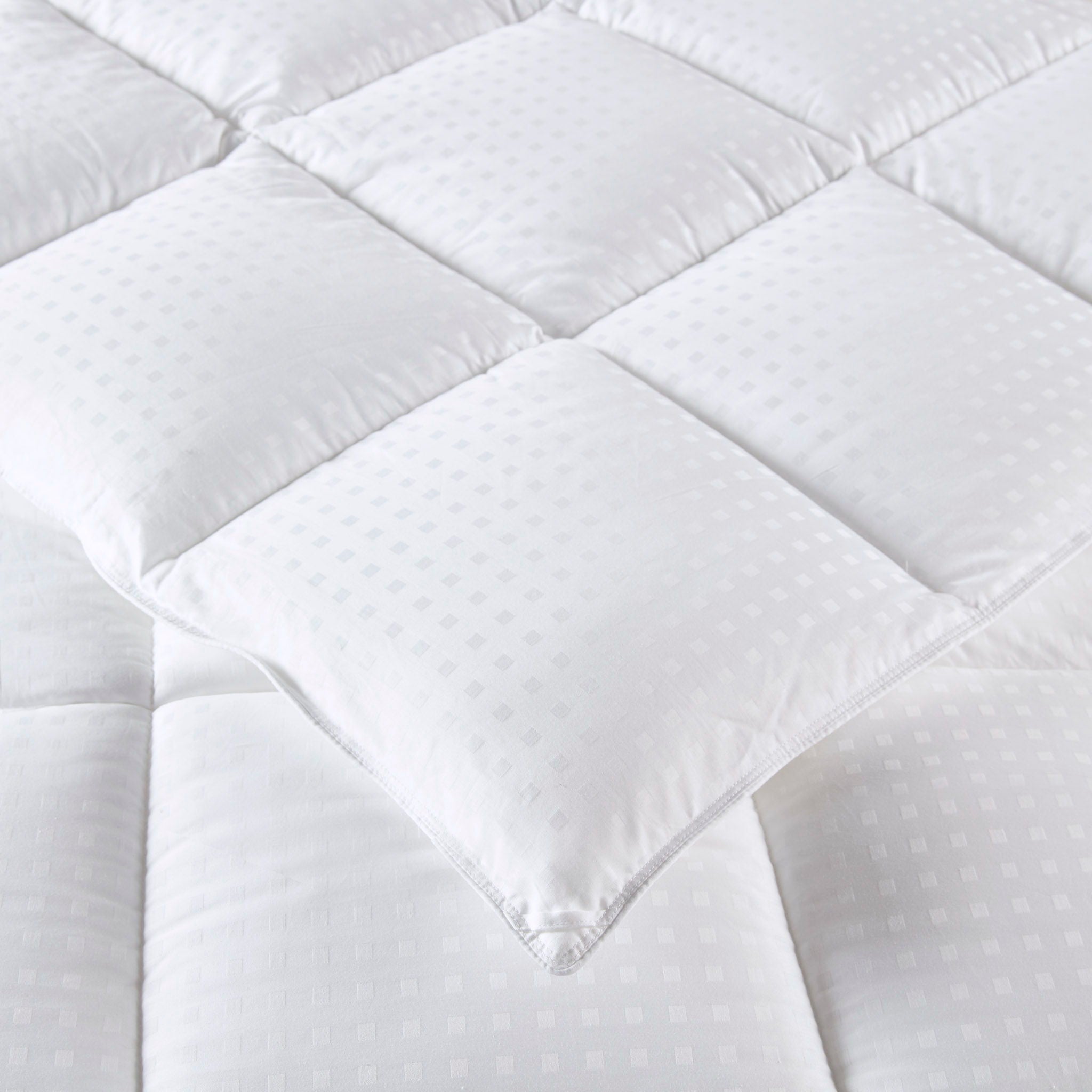 Signature - Full Dobby Cotton Down Alternative Comforter - White
