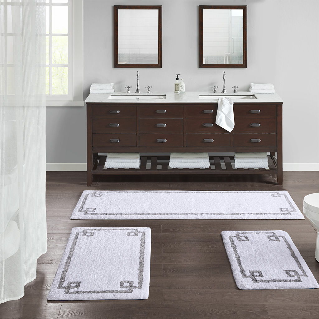 Evan - 24" x 40" Tufted Bath Rug - White