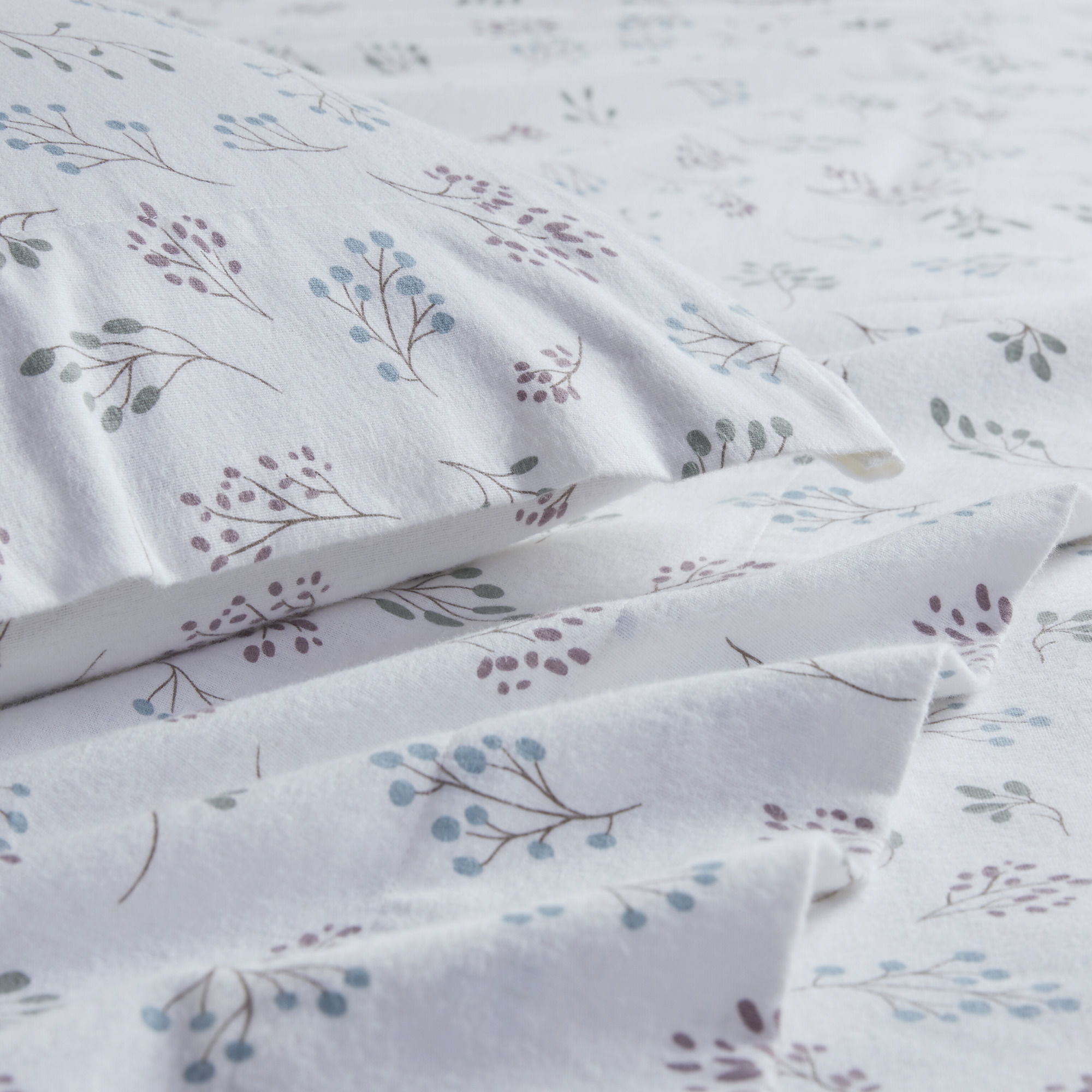 Cozy Cotton Flannel - California King Printed Sheet Set - White Tossed Botanical