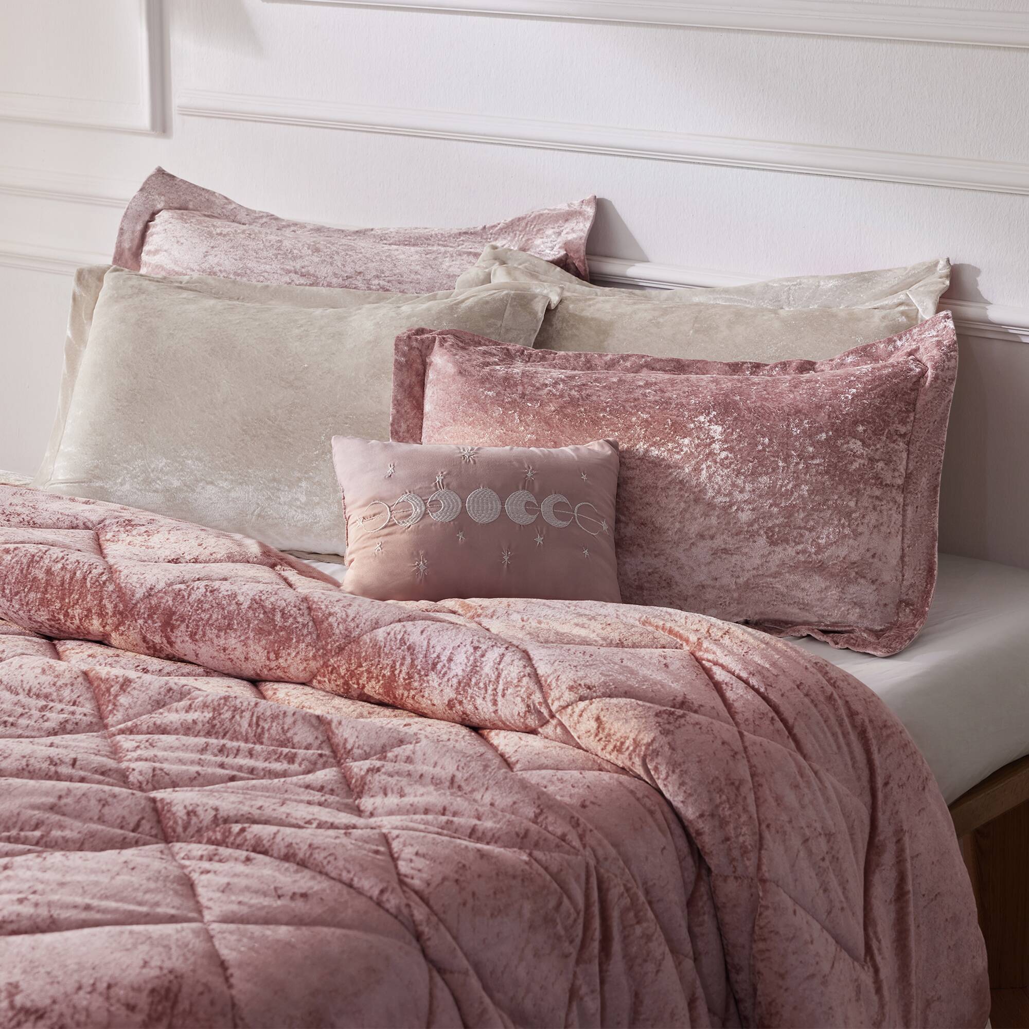 Felicia - Comforter Set - Blush