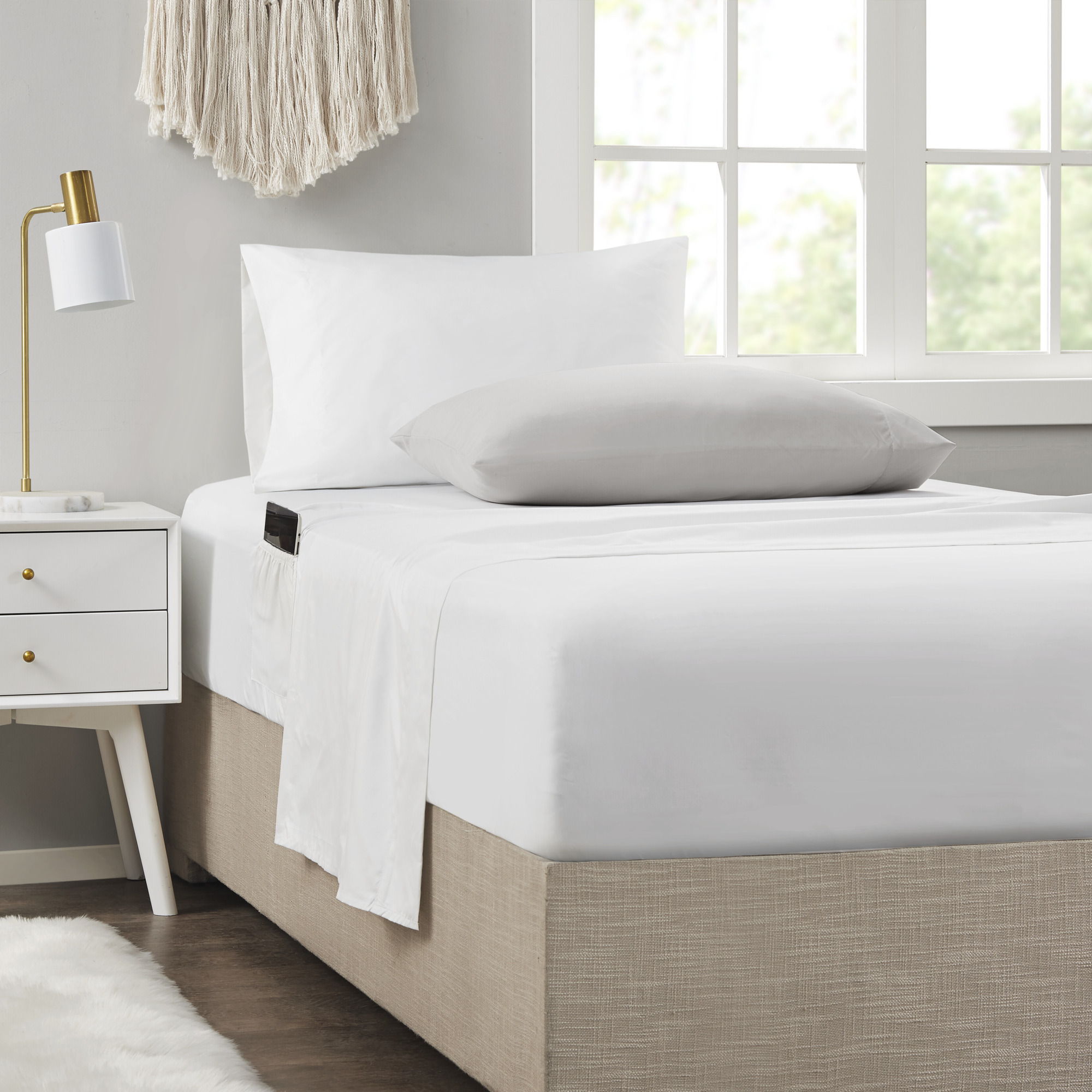 Alexis - King Comforter Set With Bed Sheets - Yellow