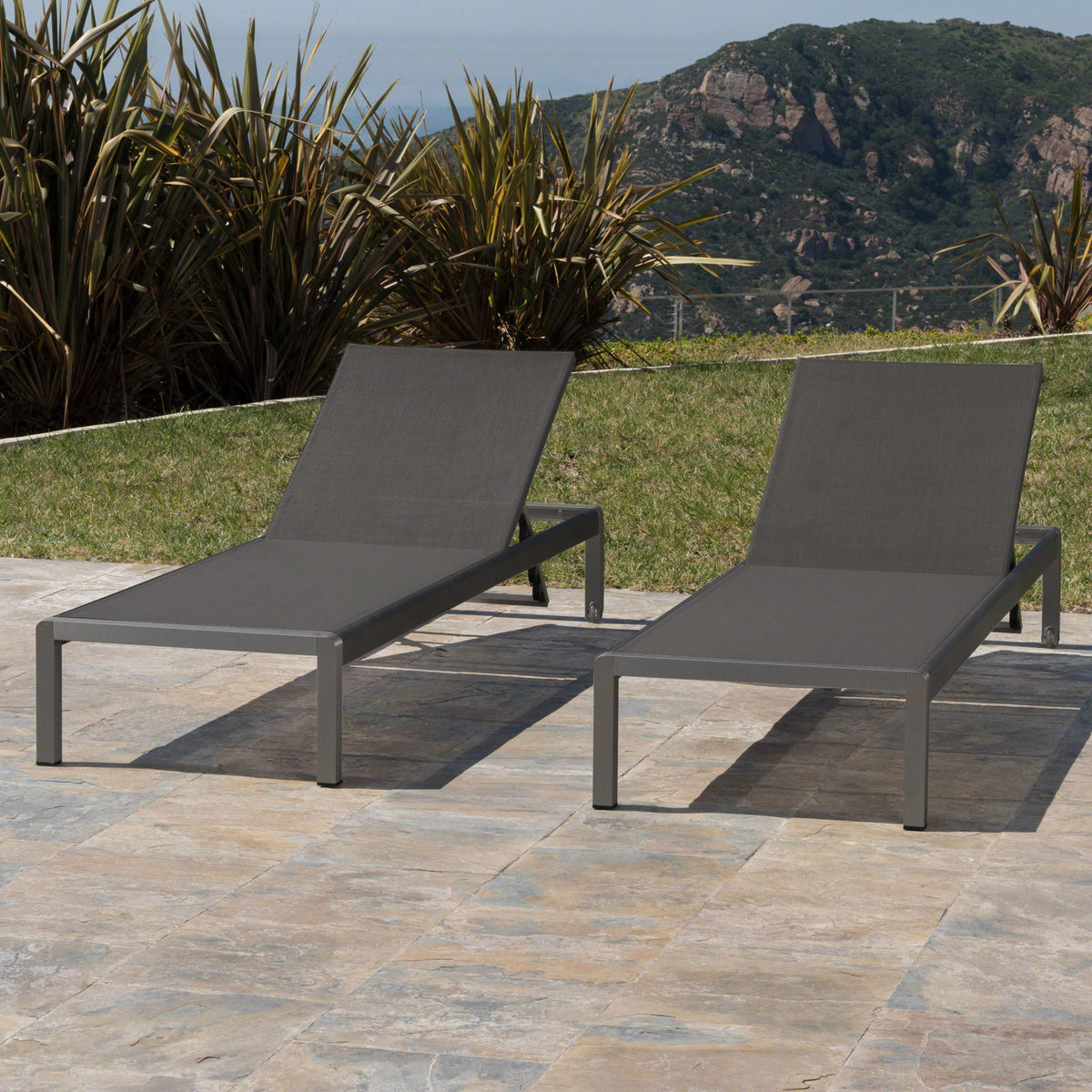 Outdoor Patio Chaise Lounge With 5 Reclining Positions