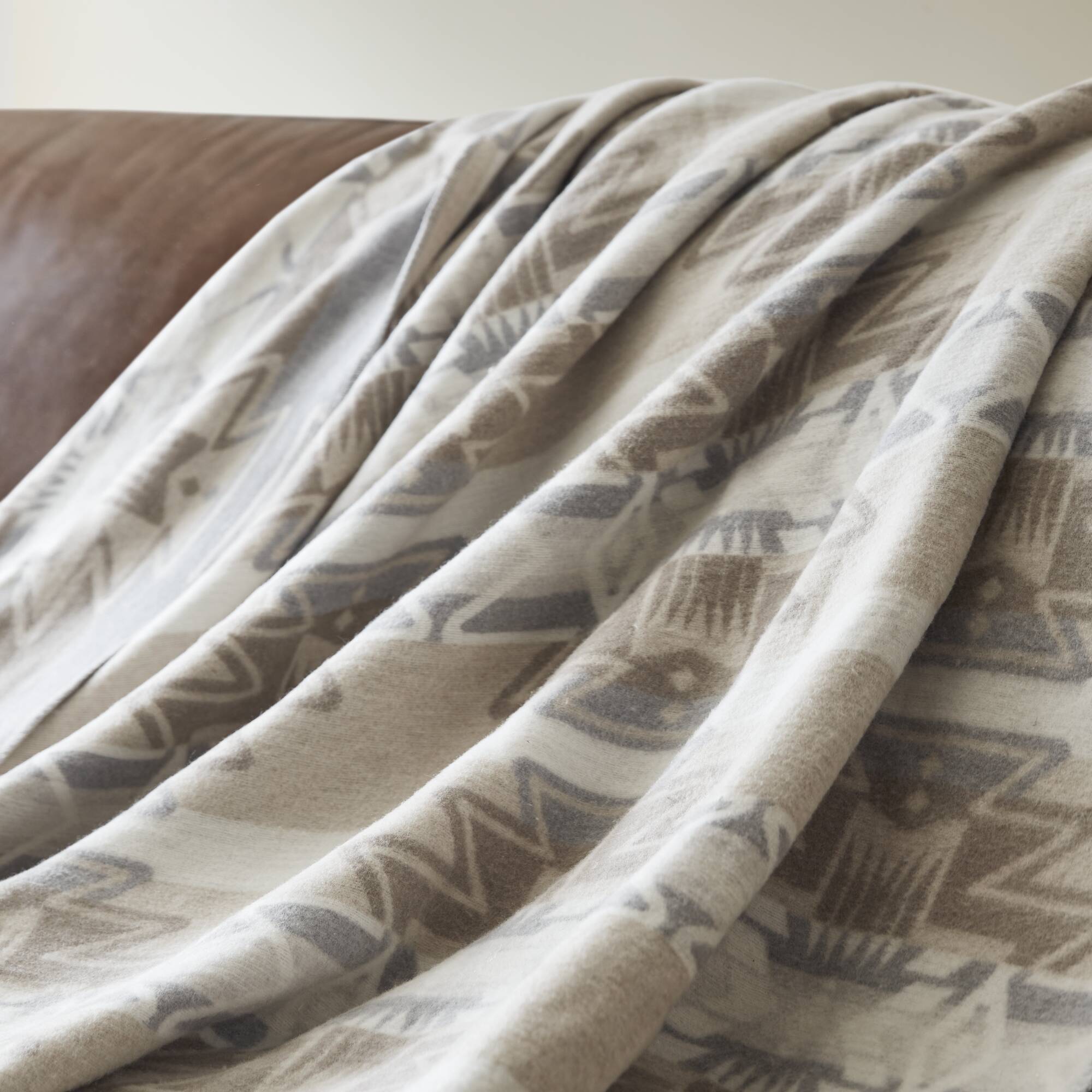 Alberta - Blend Blanket - Neutral Aztec