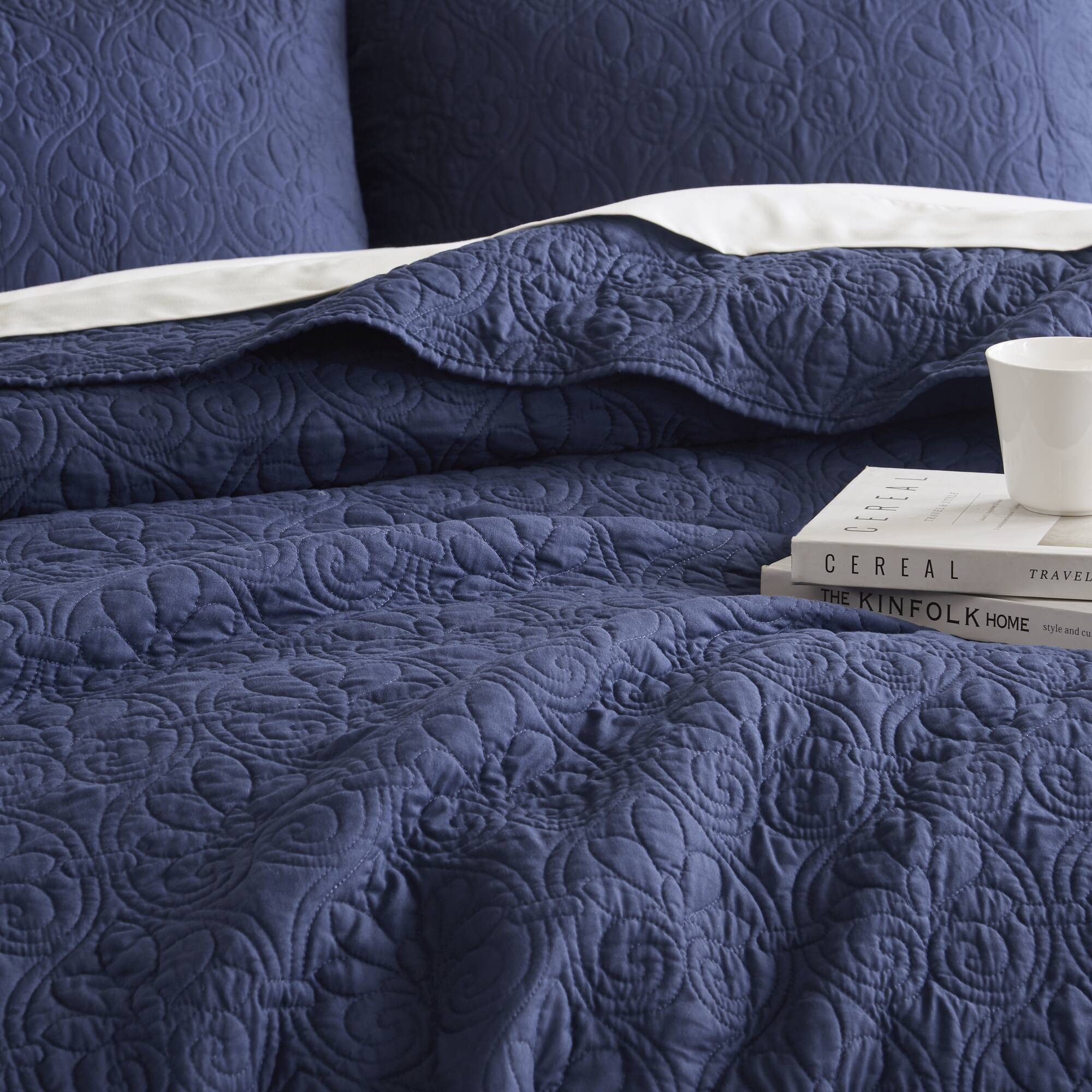 Quebec - Reversible Coverlet Set - Navy