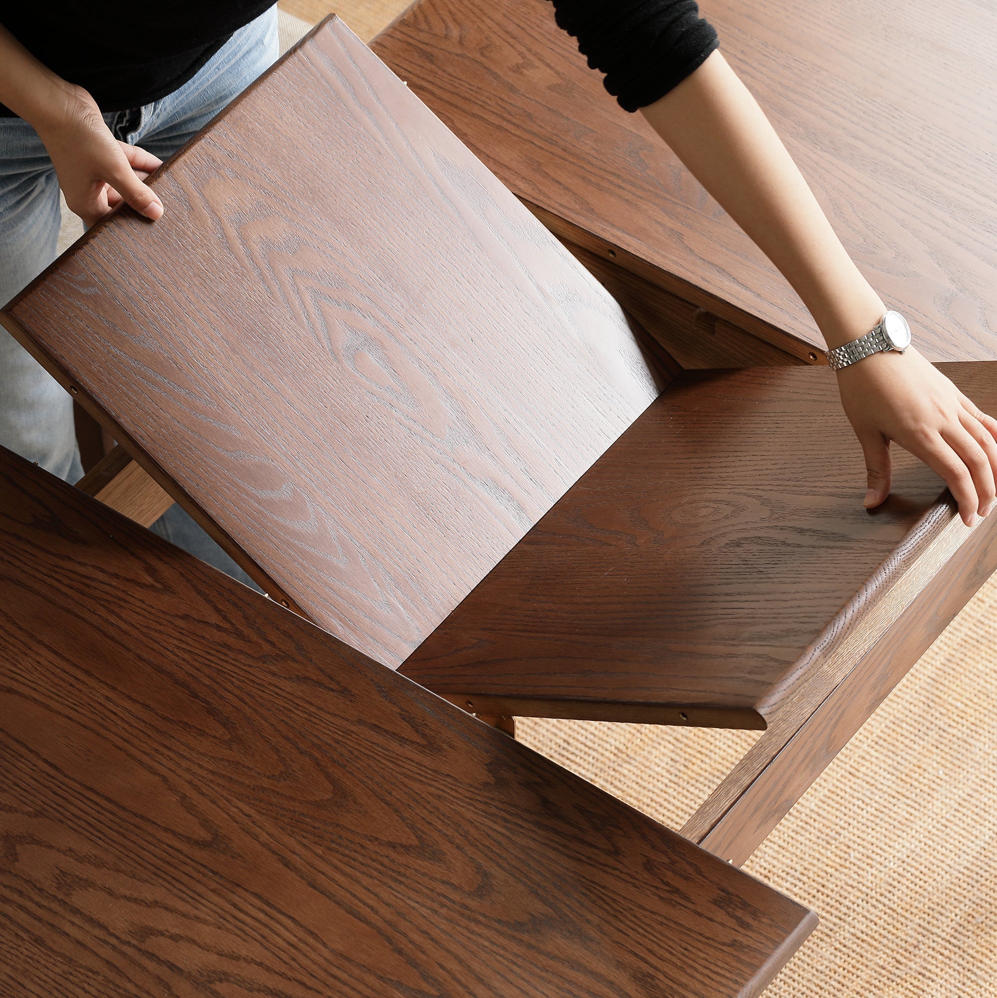 Walnut color solid oak round corner diagonal leg telescopic table 1.2-1.6m, for 6-8 people to meet
Dining table wood (Walnut color)