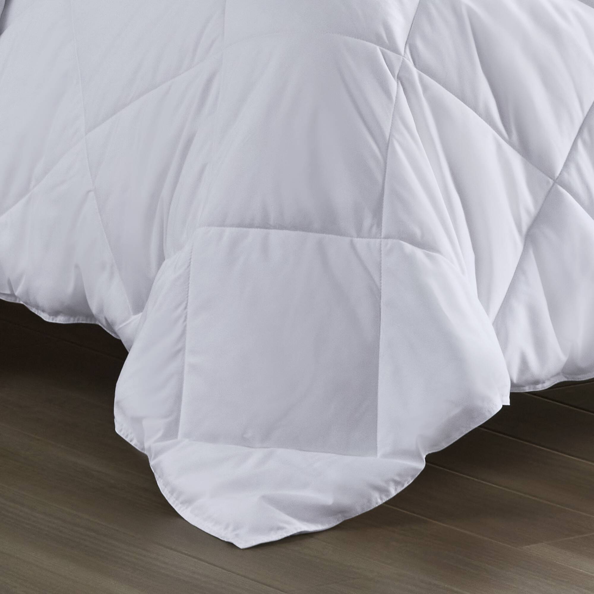 Cooling Touch - Oversized Down Alternative Queen Comforter - White