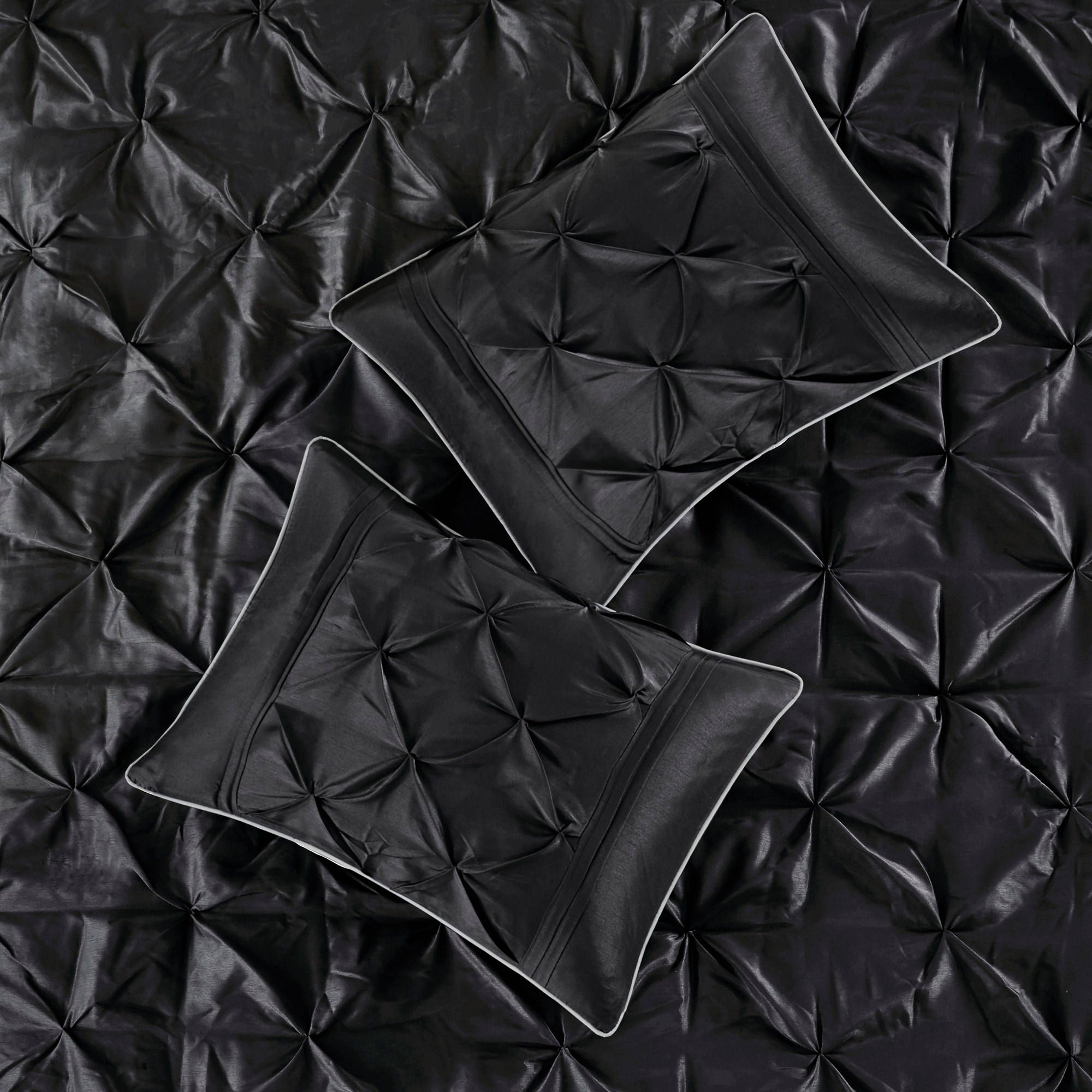 Laurel - Pieced Pleated 7 Piece Tufted Comforter Set - Black