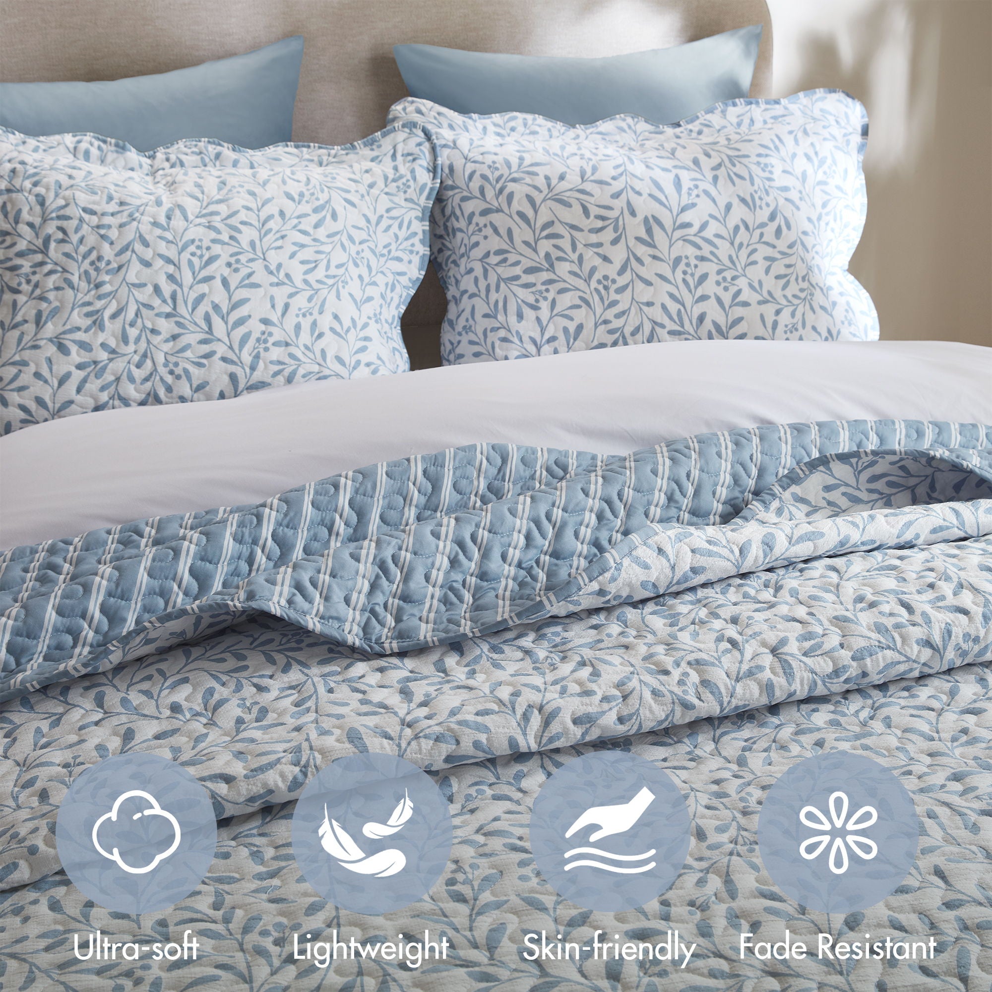 Darcy - 3 Piece Print Quilt Set - Blue