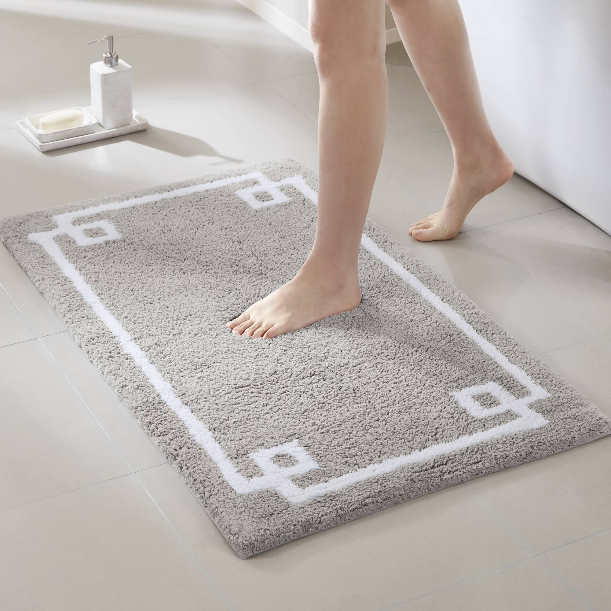 Evan - 24" x 40" Tufted Bath Rug - Gray
