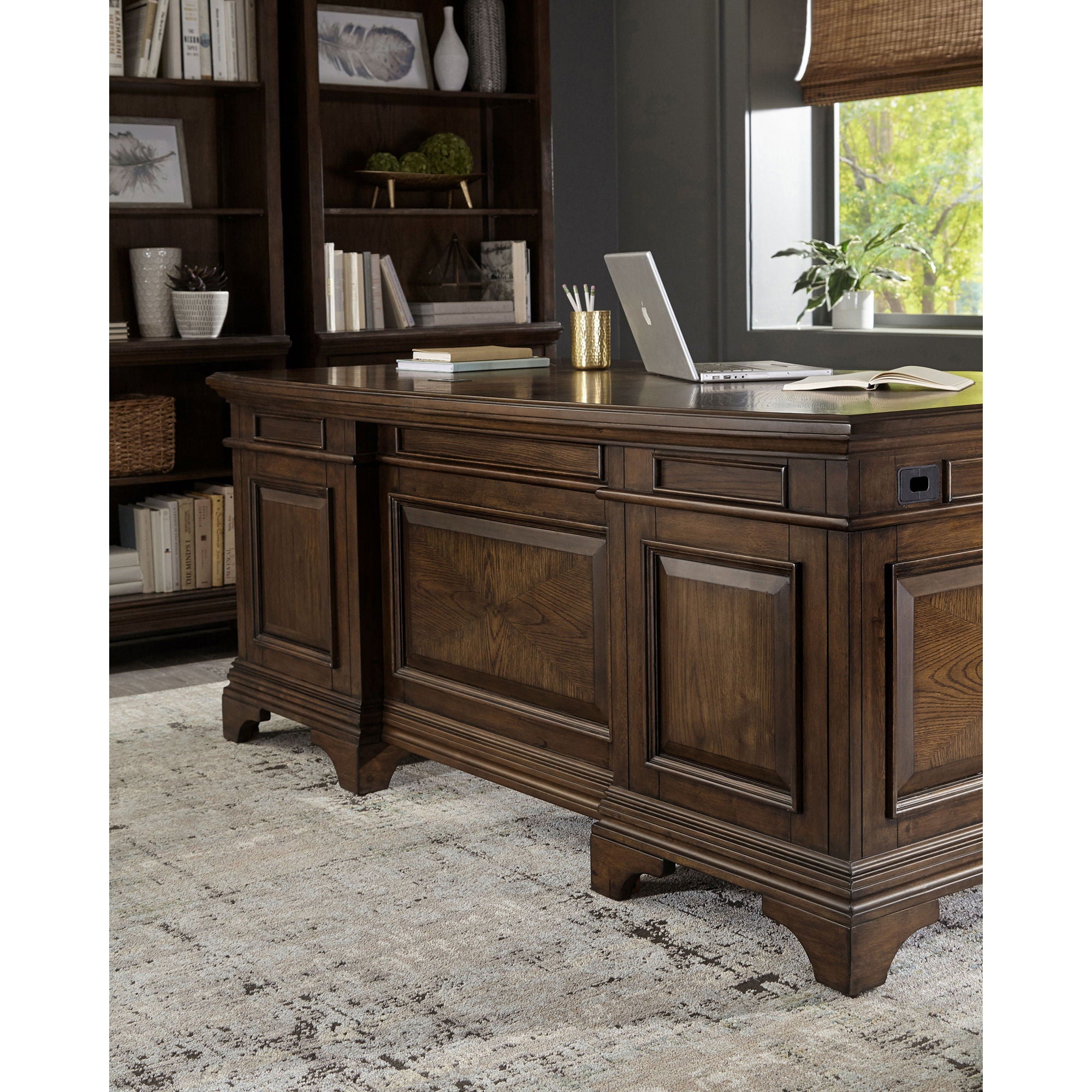 Stigham - 7 Drawer Executive Desk With Lockable File Cabinets - Oak