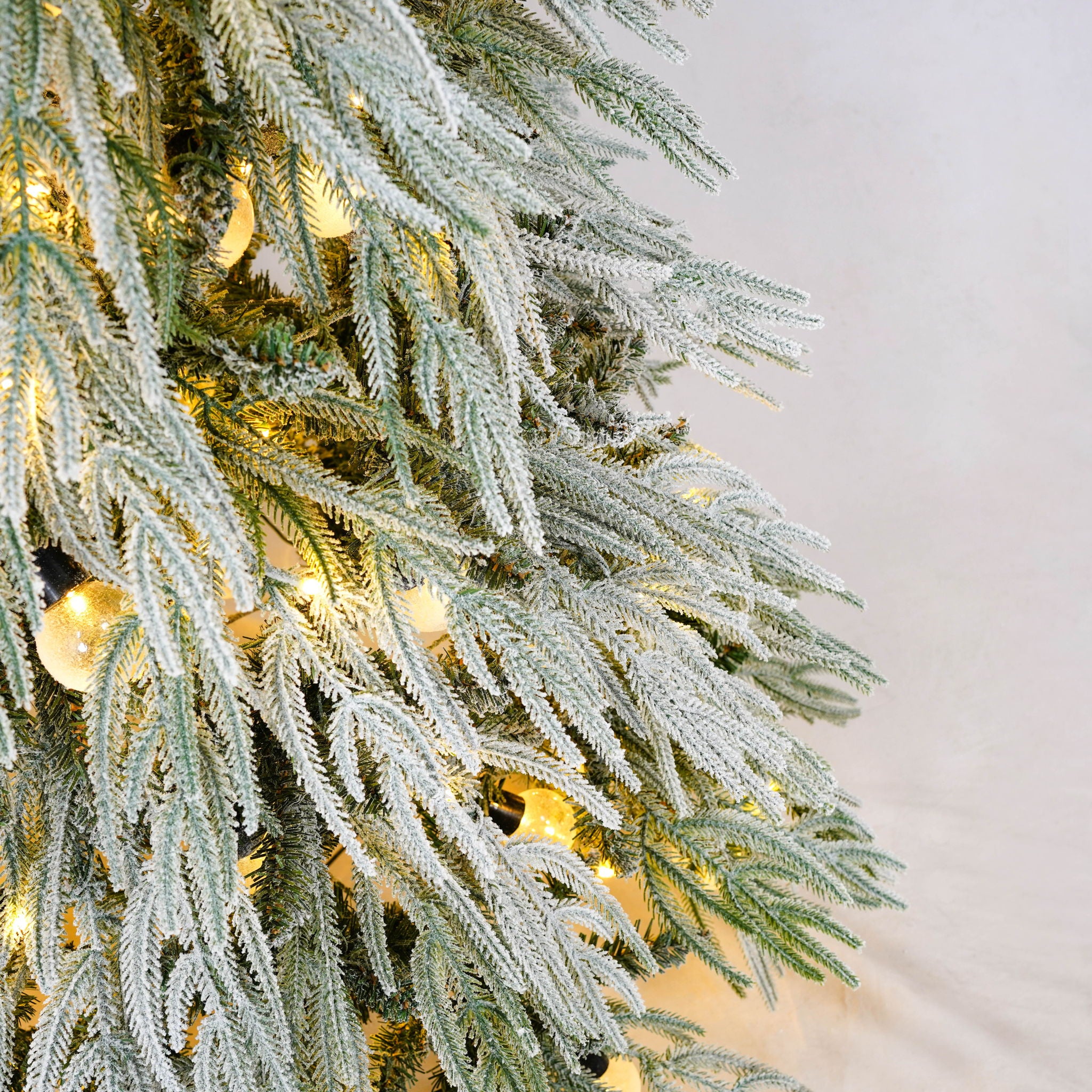 5Ft Pre Lit Spruce Snow Flocked Christmas Tree With LED Lights, Artificial Hinged Xmas Tree - White / Green