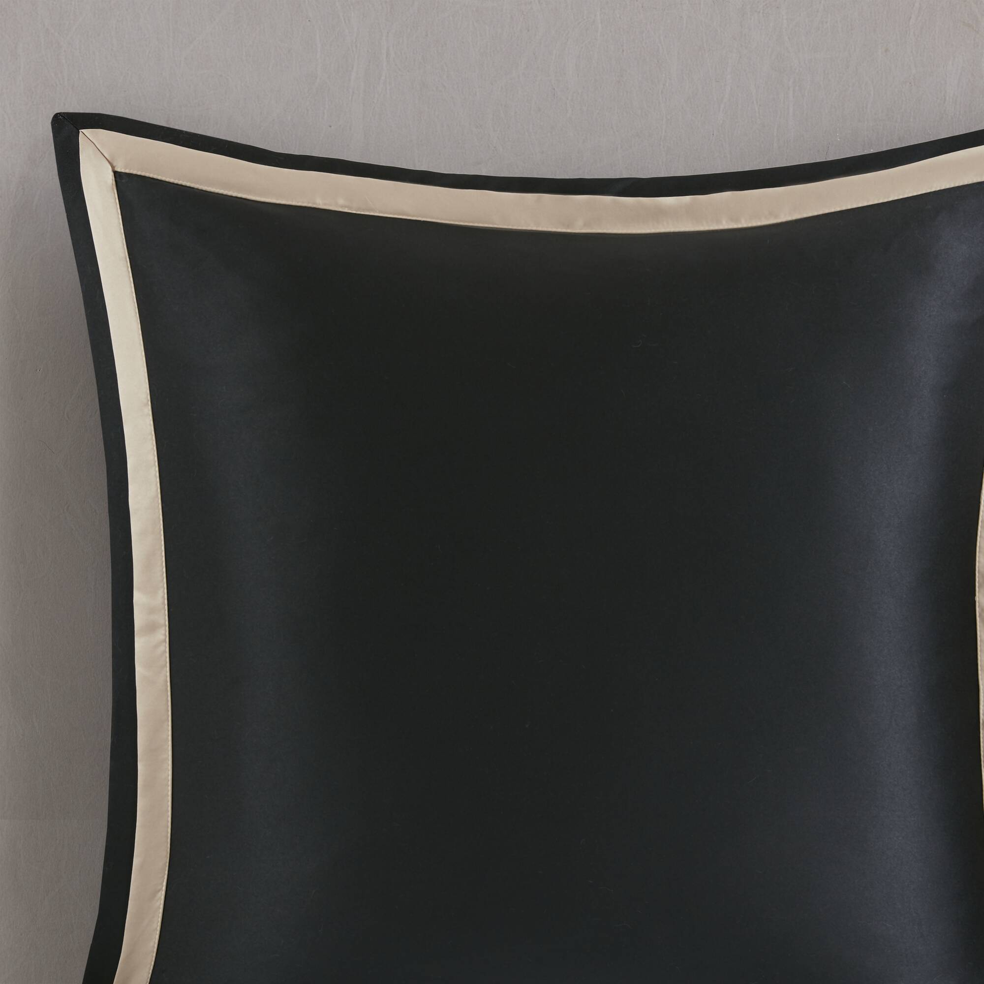 Odette - 8 Piece Queen Comforter Set - Black