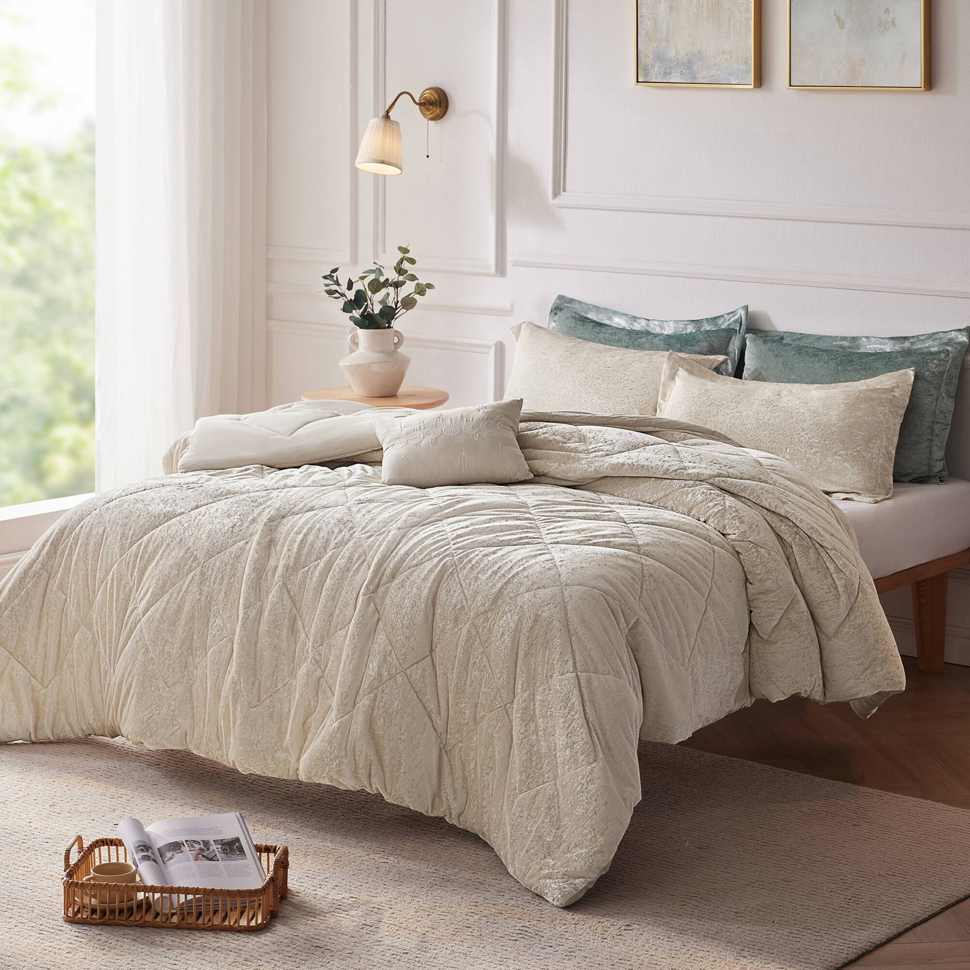 Felicia - Velvet Twin Duvet Cover Set With Throw Pillow - Champagne