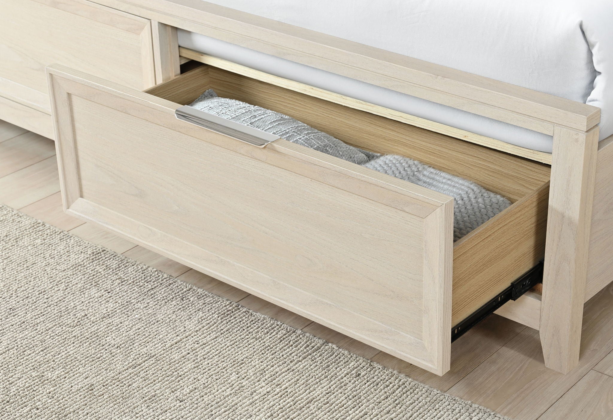 Mariah - 5 Piece King Bedroom Set (Bed, Dresser & Mirror, Nightstand, Chest) - Beige