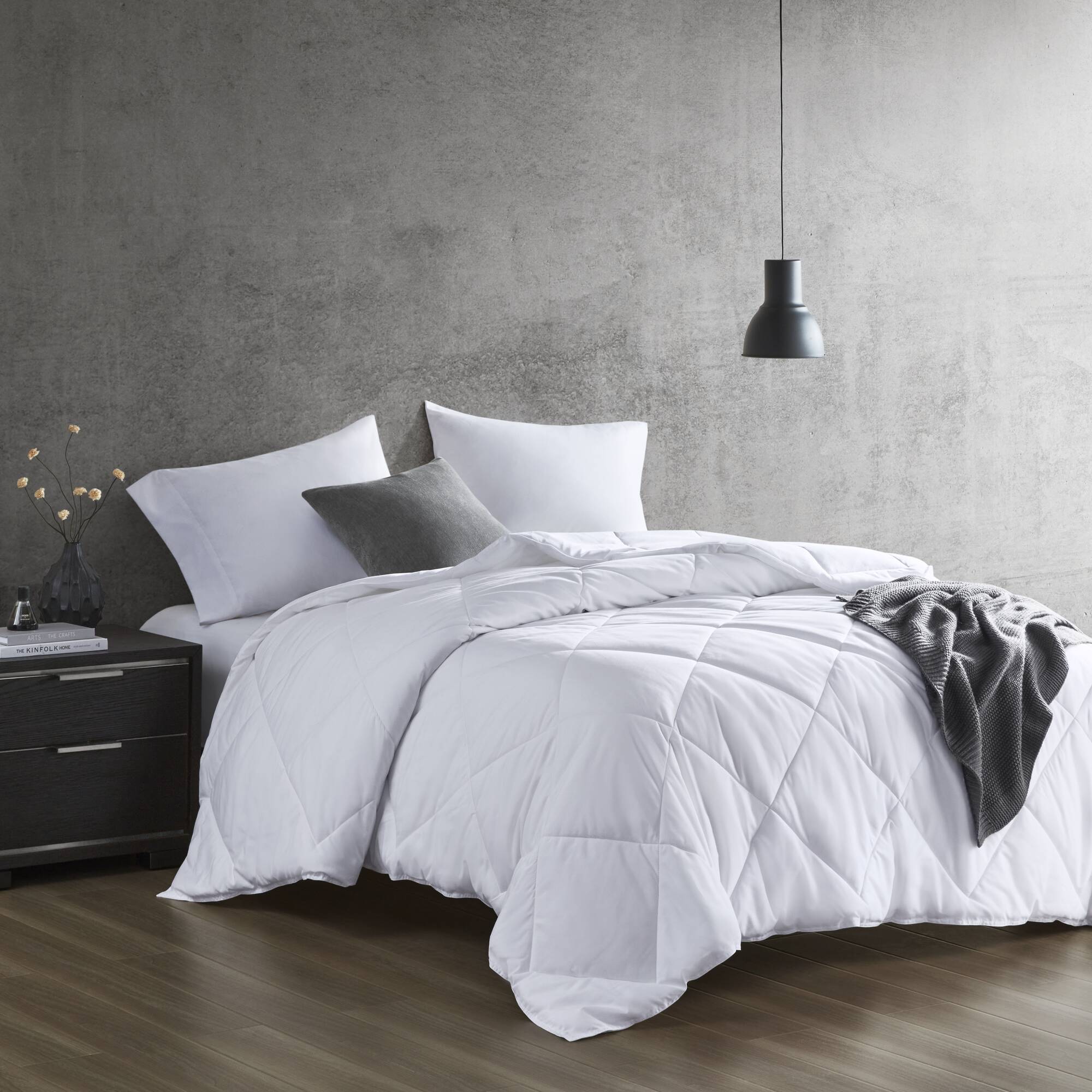 Cooling Touch - Oversized Down Alternative Queen Comforter - White