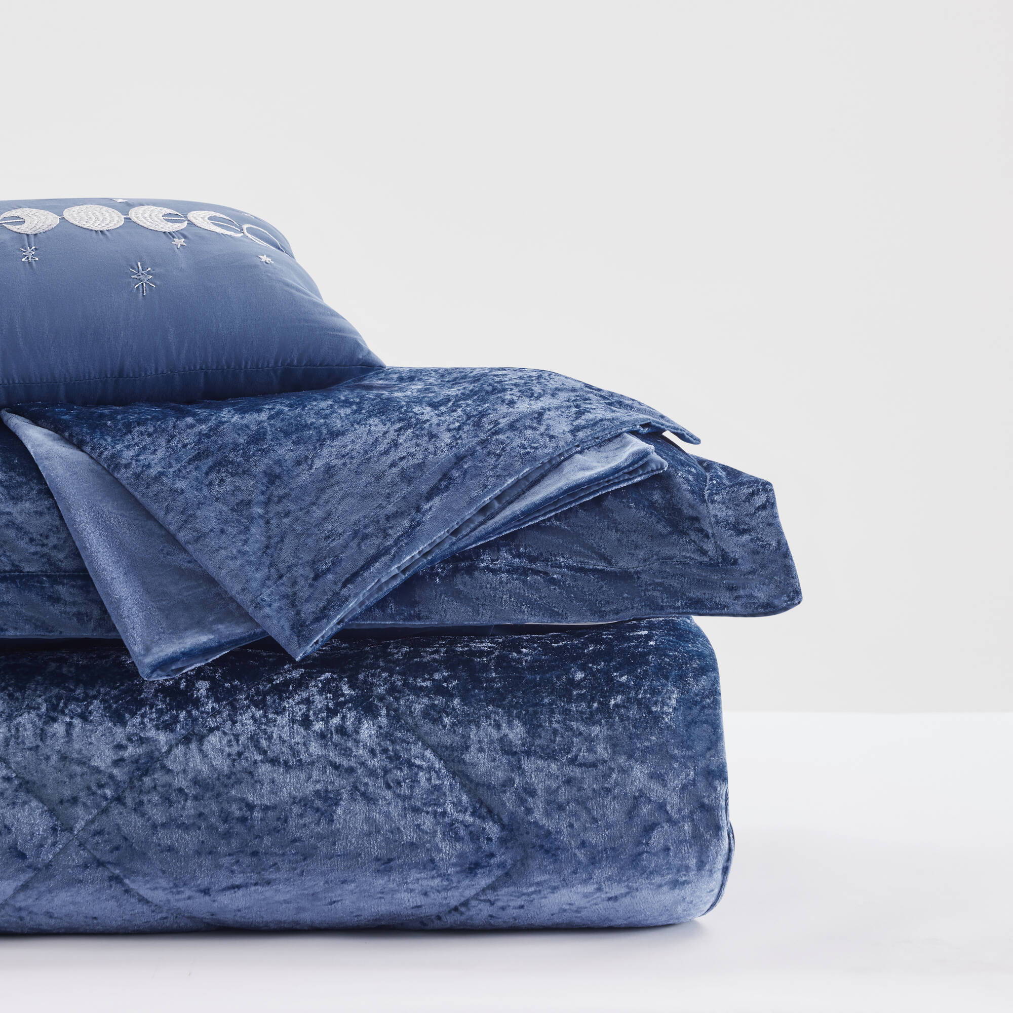 Felicia - King Comforter Set - Navy