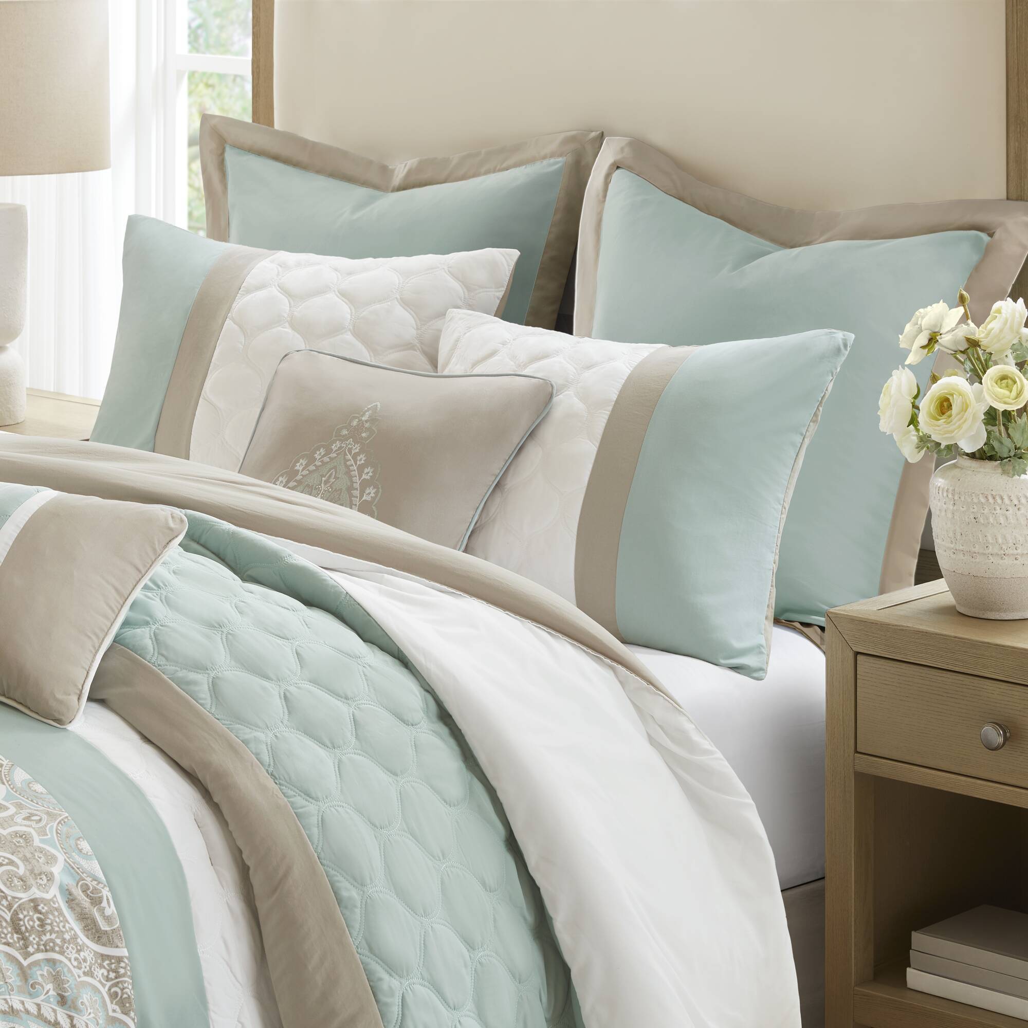 Shawnee - Queen 8 Piece Comforter Set - Seafoam