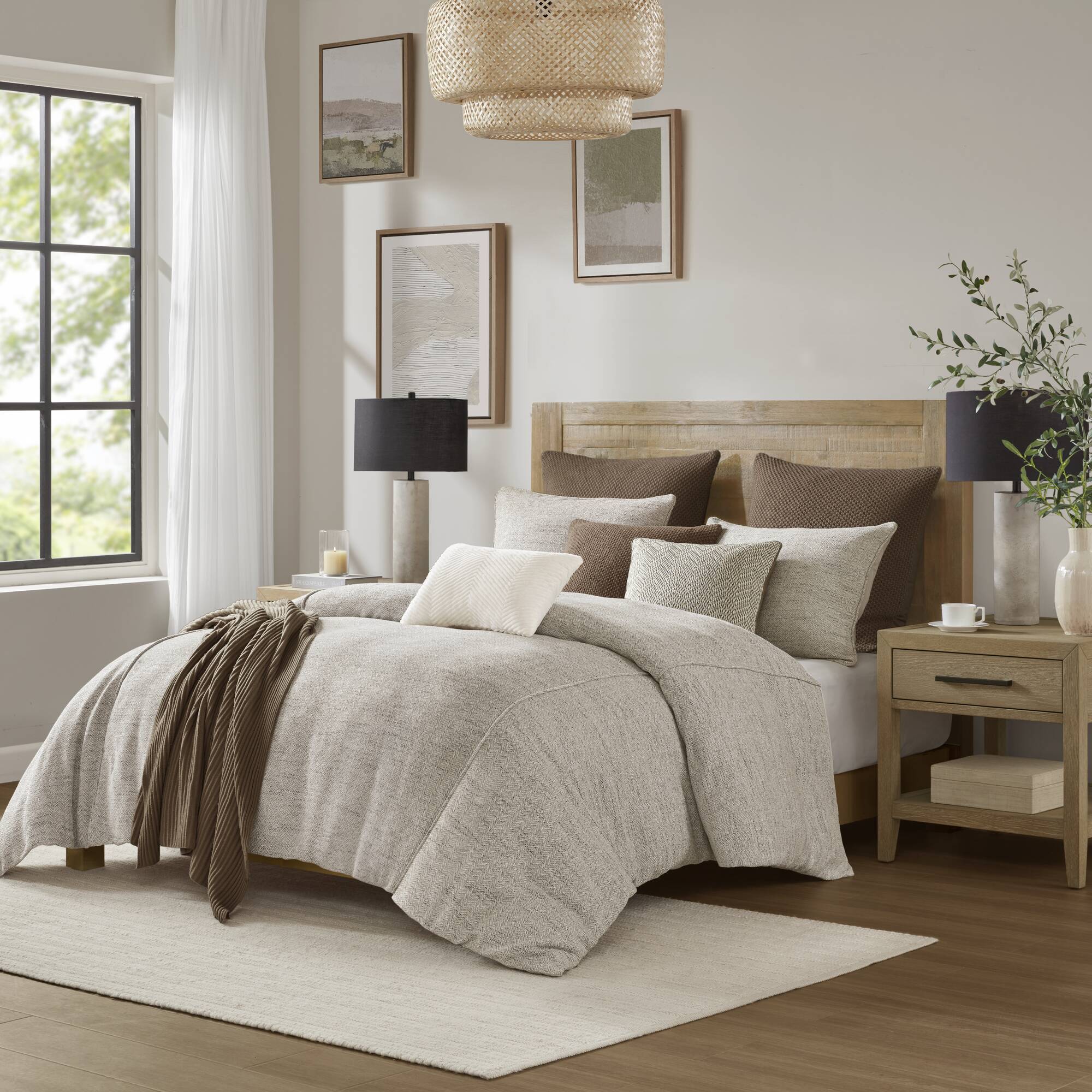 Chapman - 8 Piece Queen Comforter Set - Nuetual Ivory