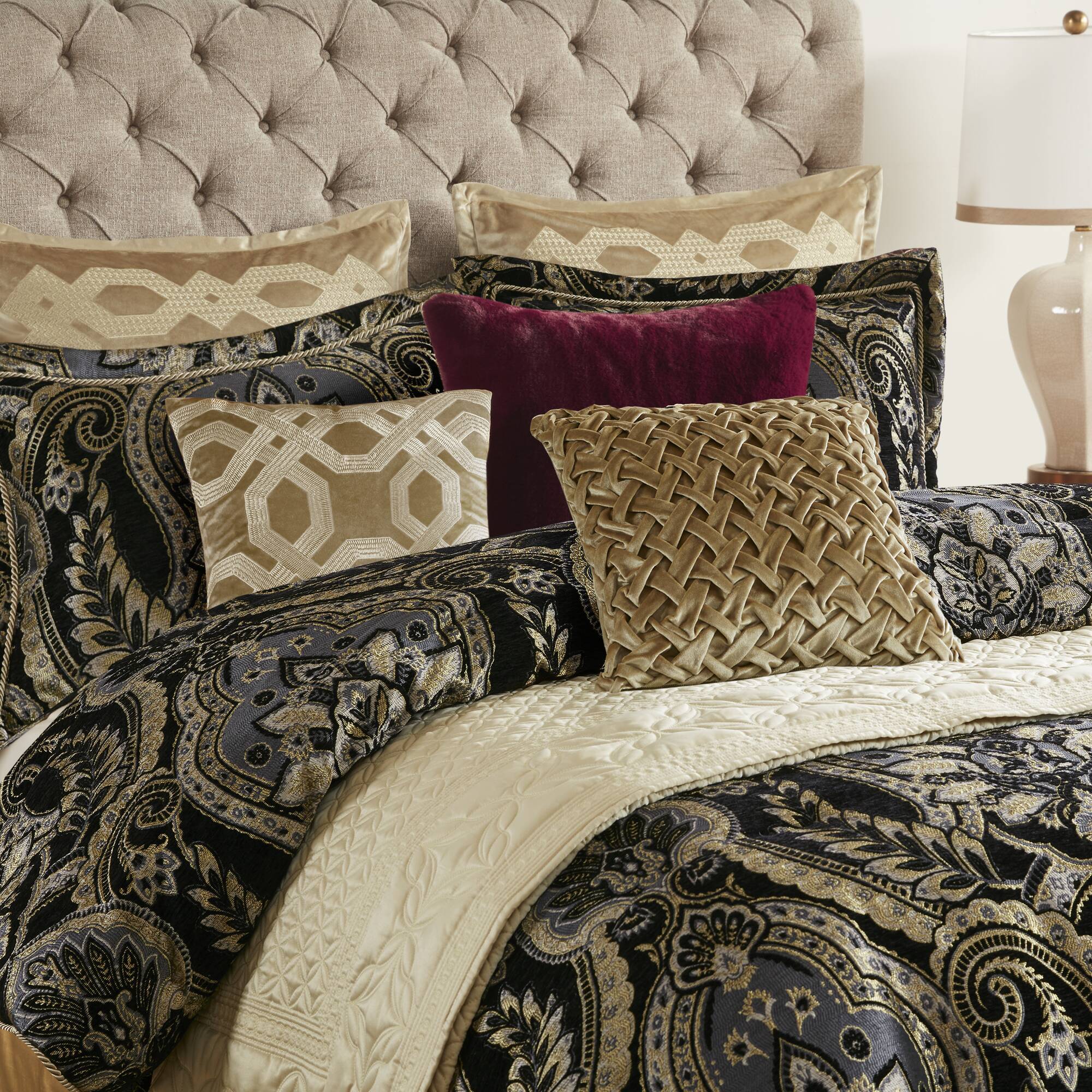 Julius - Queen Comforter Set - Black