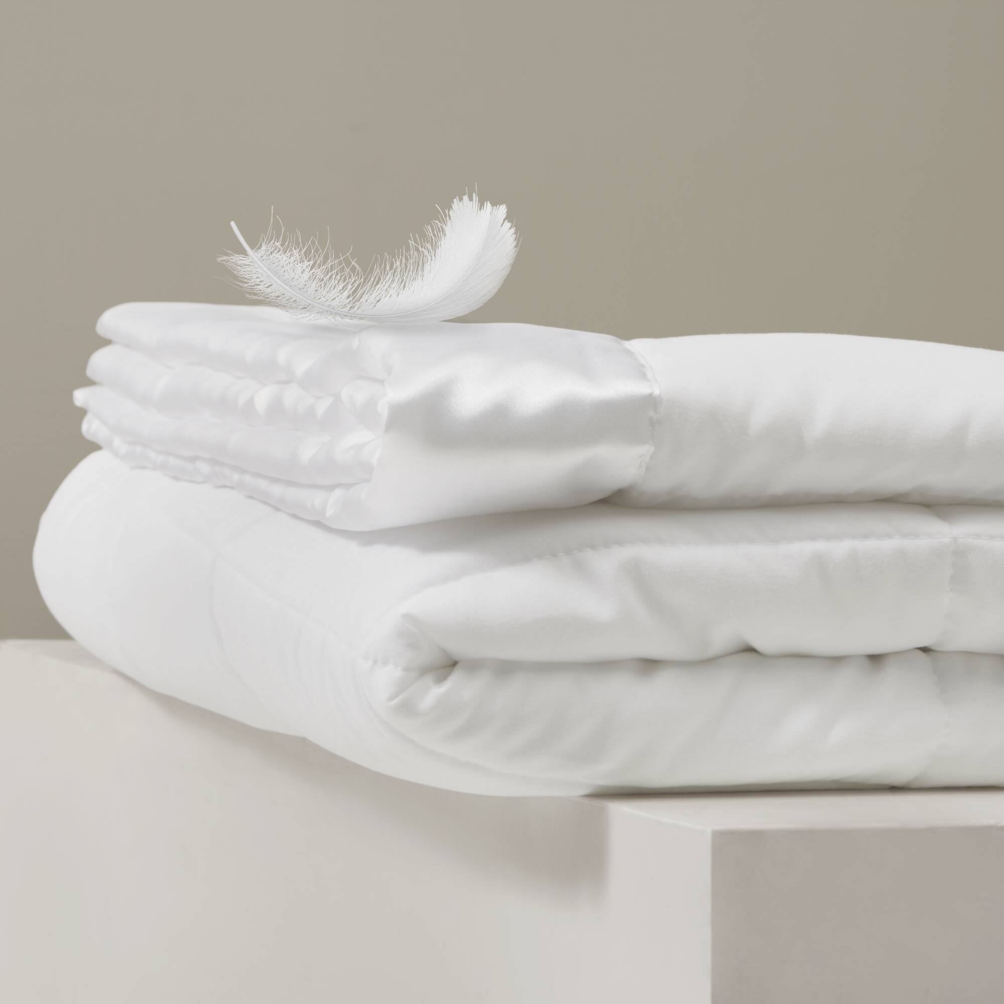 Windom - All Season Hypoallergenic Twin Blanket With 3M Scotchgard - White