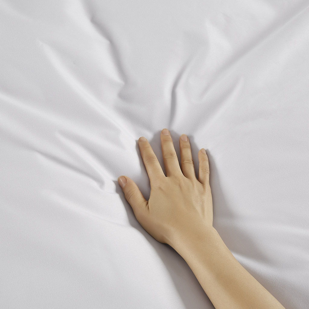 Bed Guardian - 3M Scotchgard Comforter Protector - White