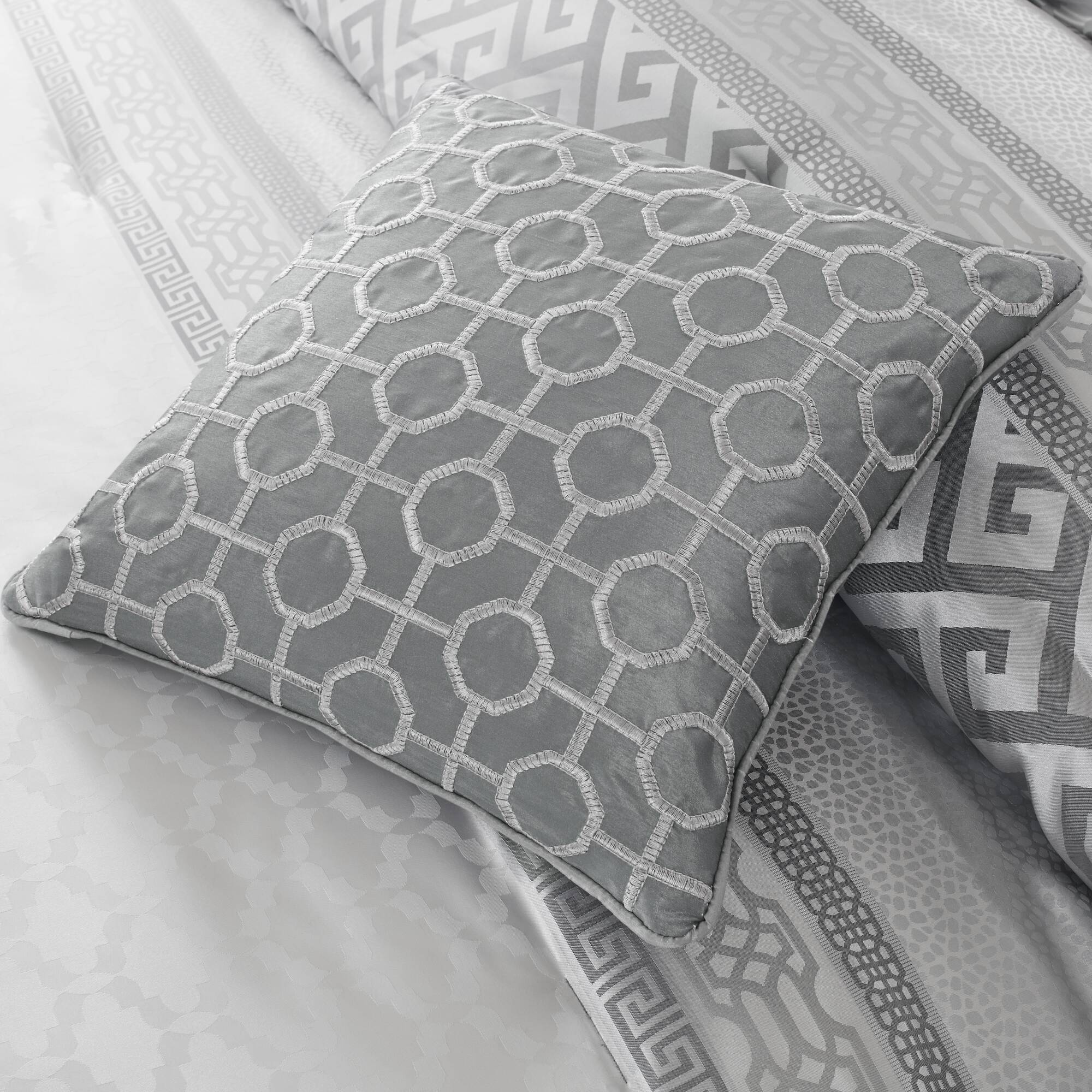Bennett - Queen Piece Comforter (Set of 7) - Gray