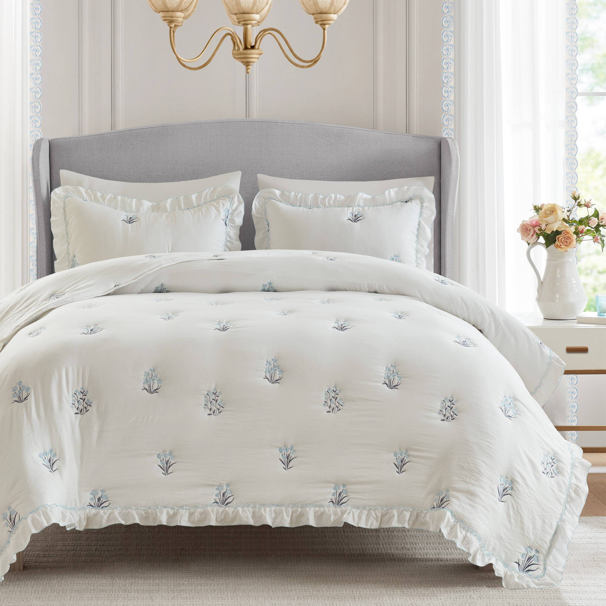Aglaia - Quilt Set - White / Light Blue
