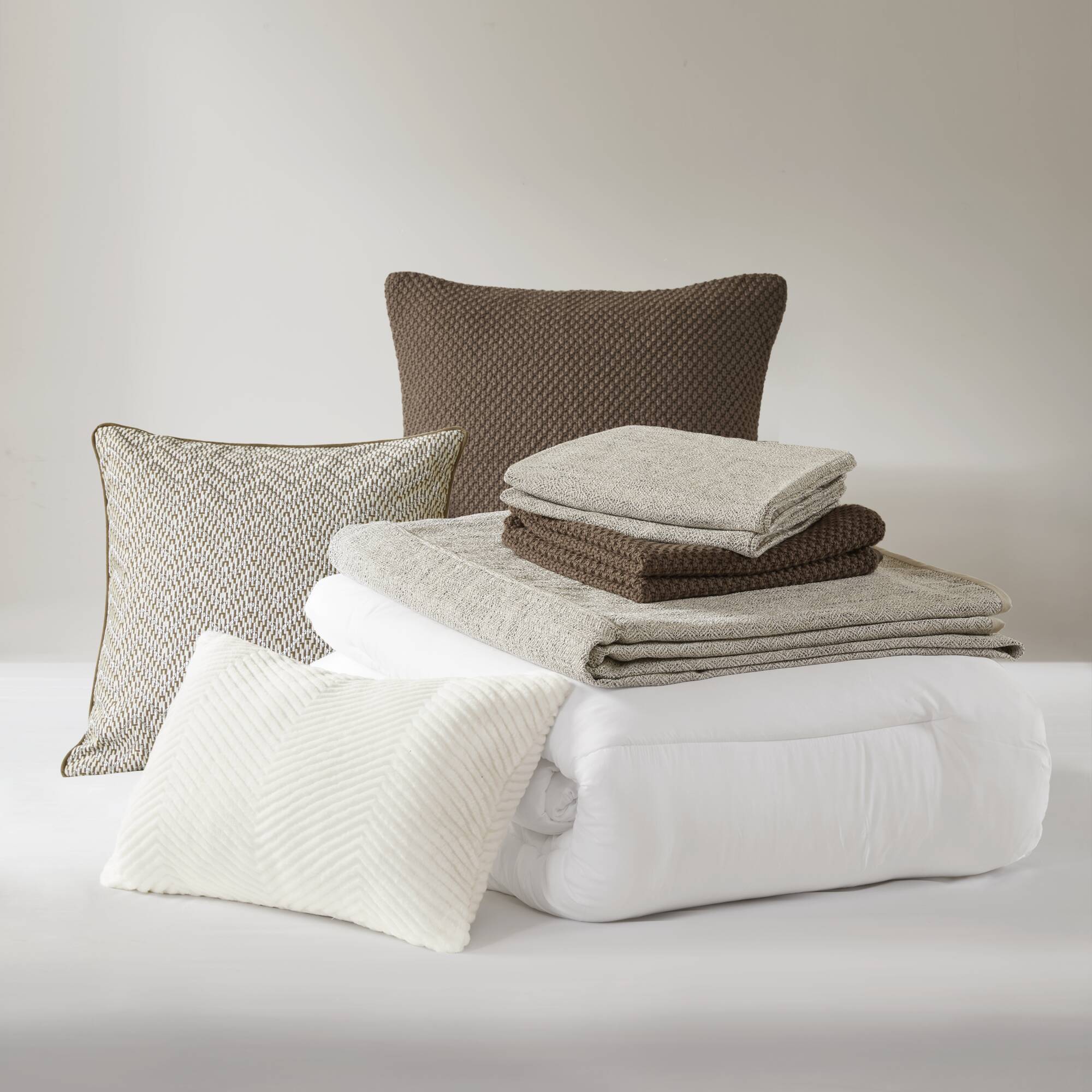 Chapman - 8 Piece Queen Comforter Set - Nuetual Ivory