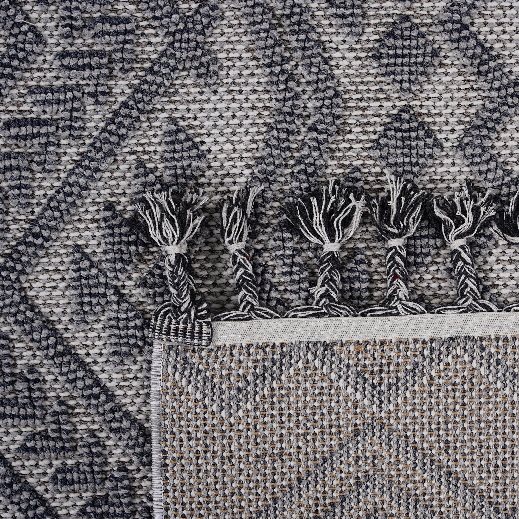 Guros - Traditional Indoor / Outdoor Area Rug