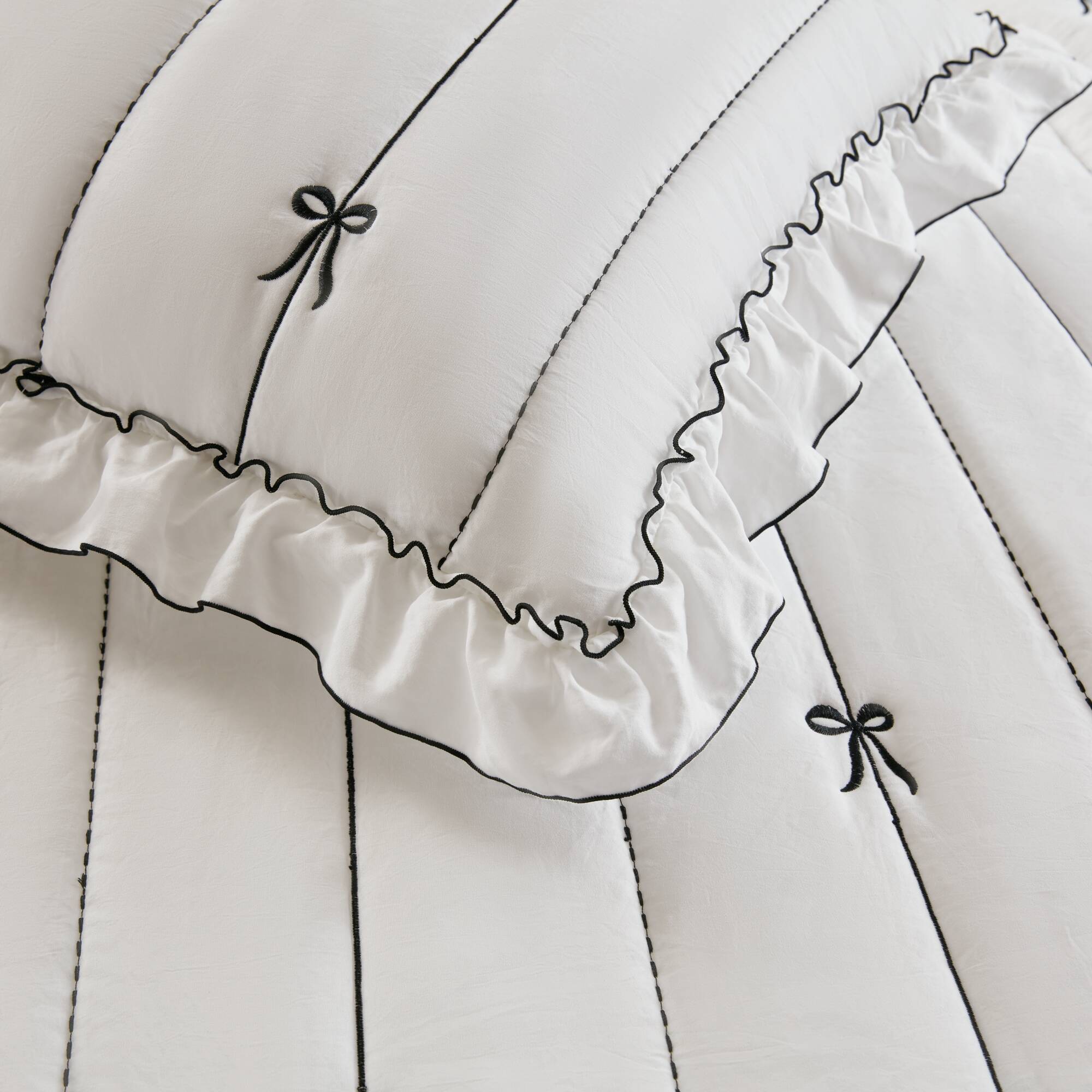 Liv - Quilt Set - White / Black