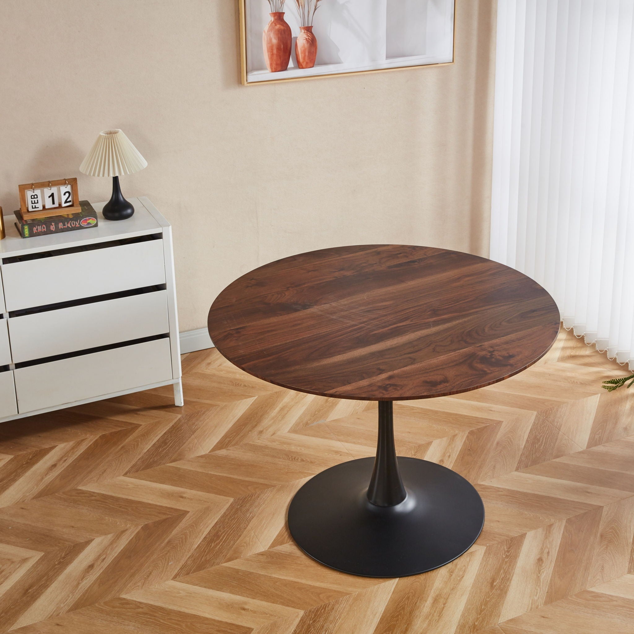 Mid-Century Tulip Dining Table With Round Top