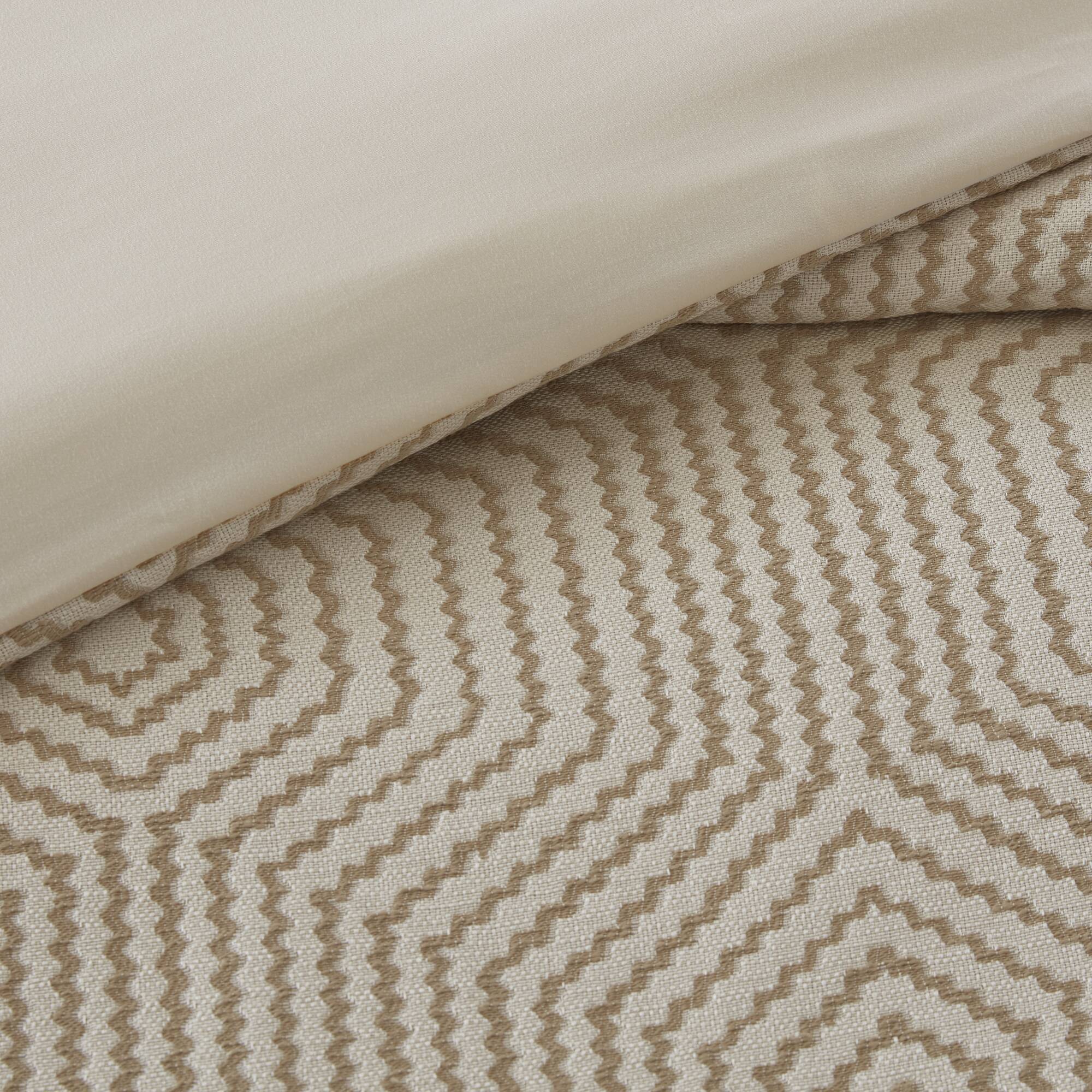 Shades of Serenity - Comforter Set - Tan / Ivory