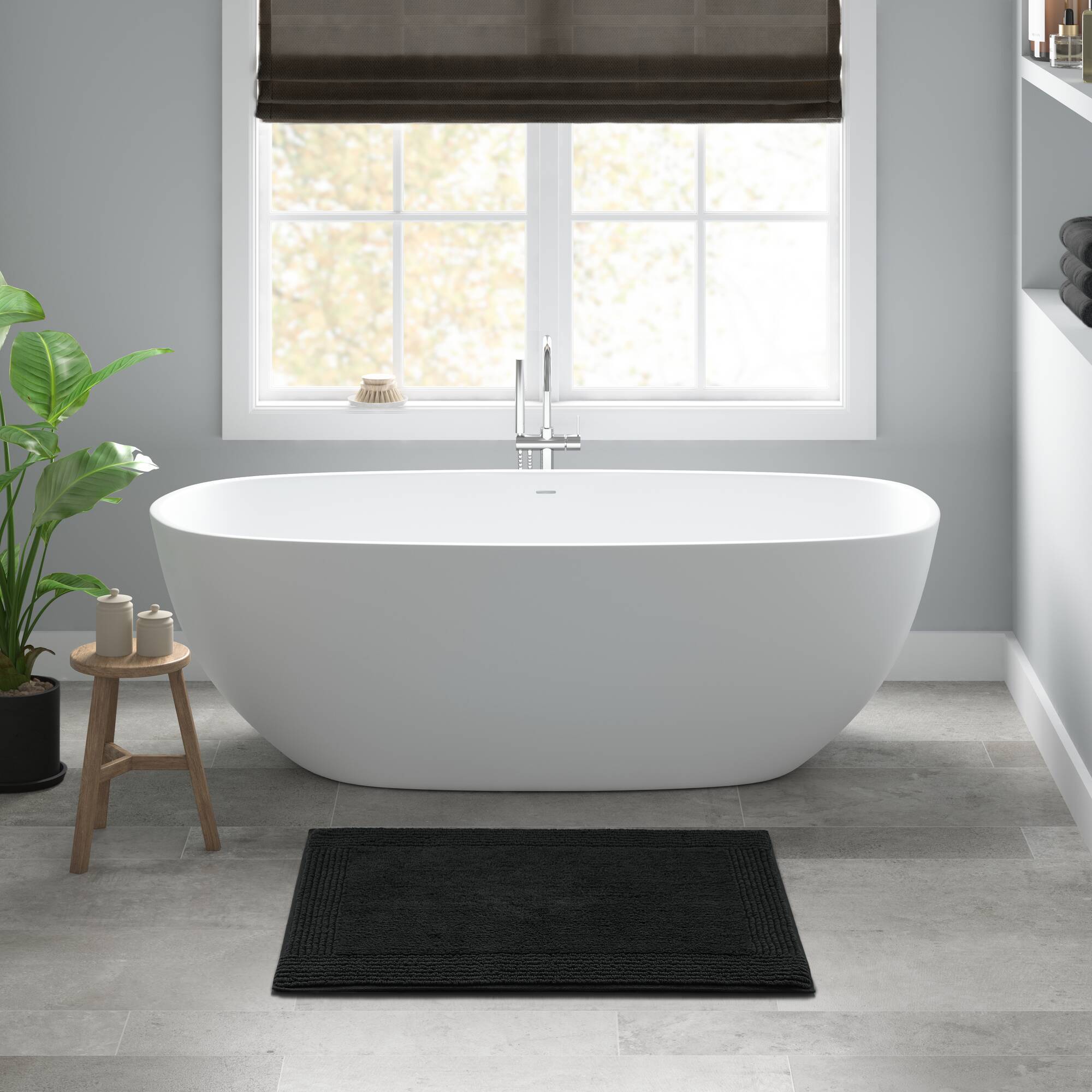 Splendor - 17" x 24" Tufted Reversible Bath Rug - Black