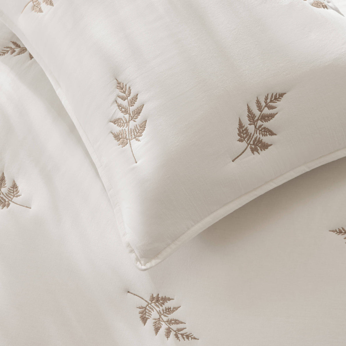 Willow Embroidered Botanical - Full/Queen 100% Cotton Lightweight 3 Piece Quilt Set - White / Gray