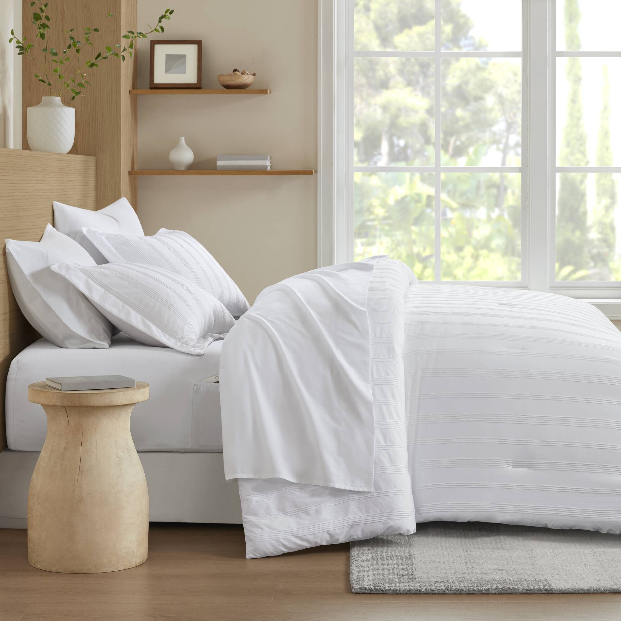 Logan - Queen Striped Comforter Set - White
