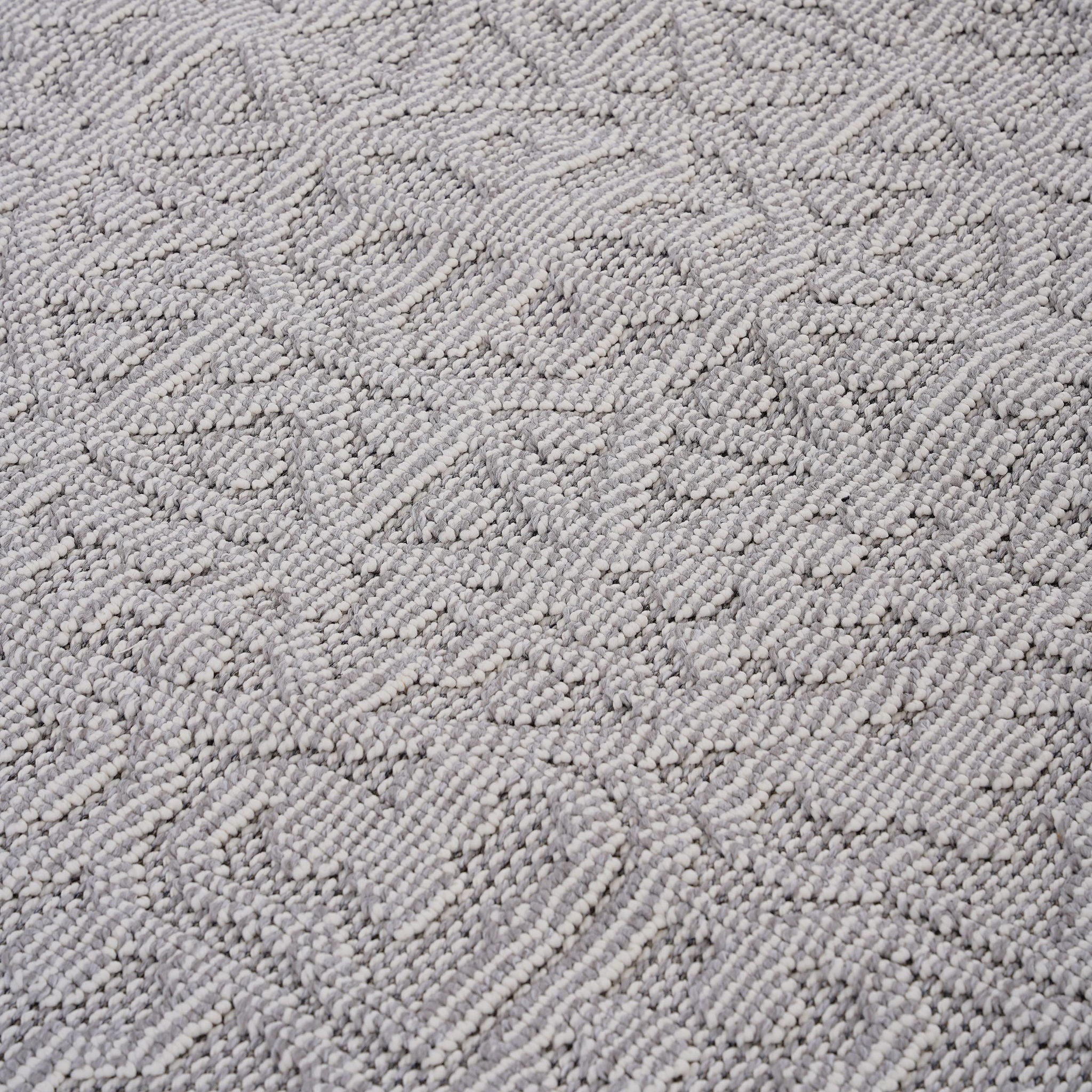Guros - 6' X 9' Medallion Indoor / Outdoor Area Rug - White / Ivory