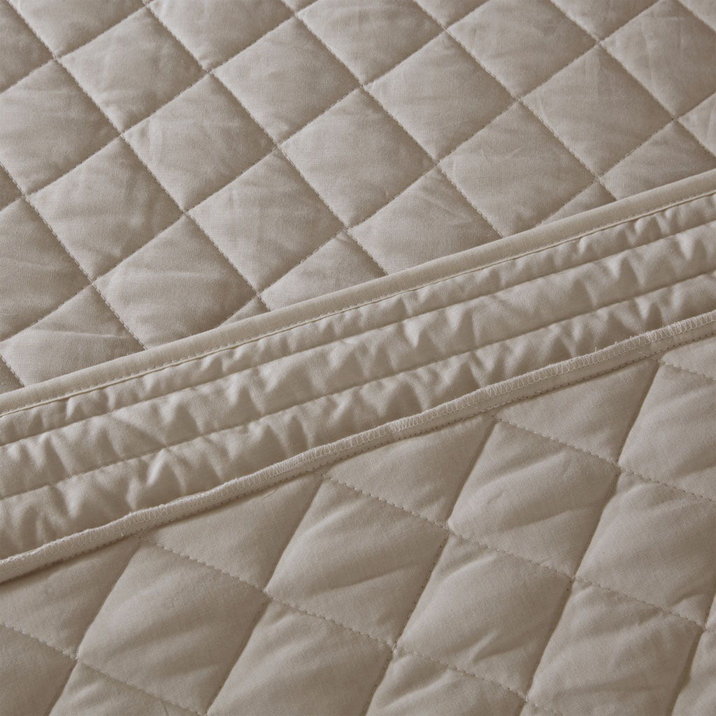 Breanna - King 4 Piece Reversible Tailored Bedspread Set - Neutral