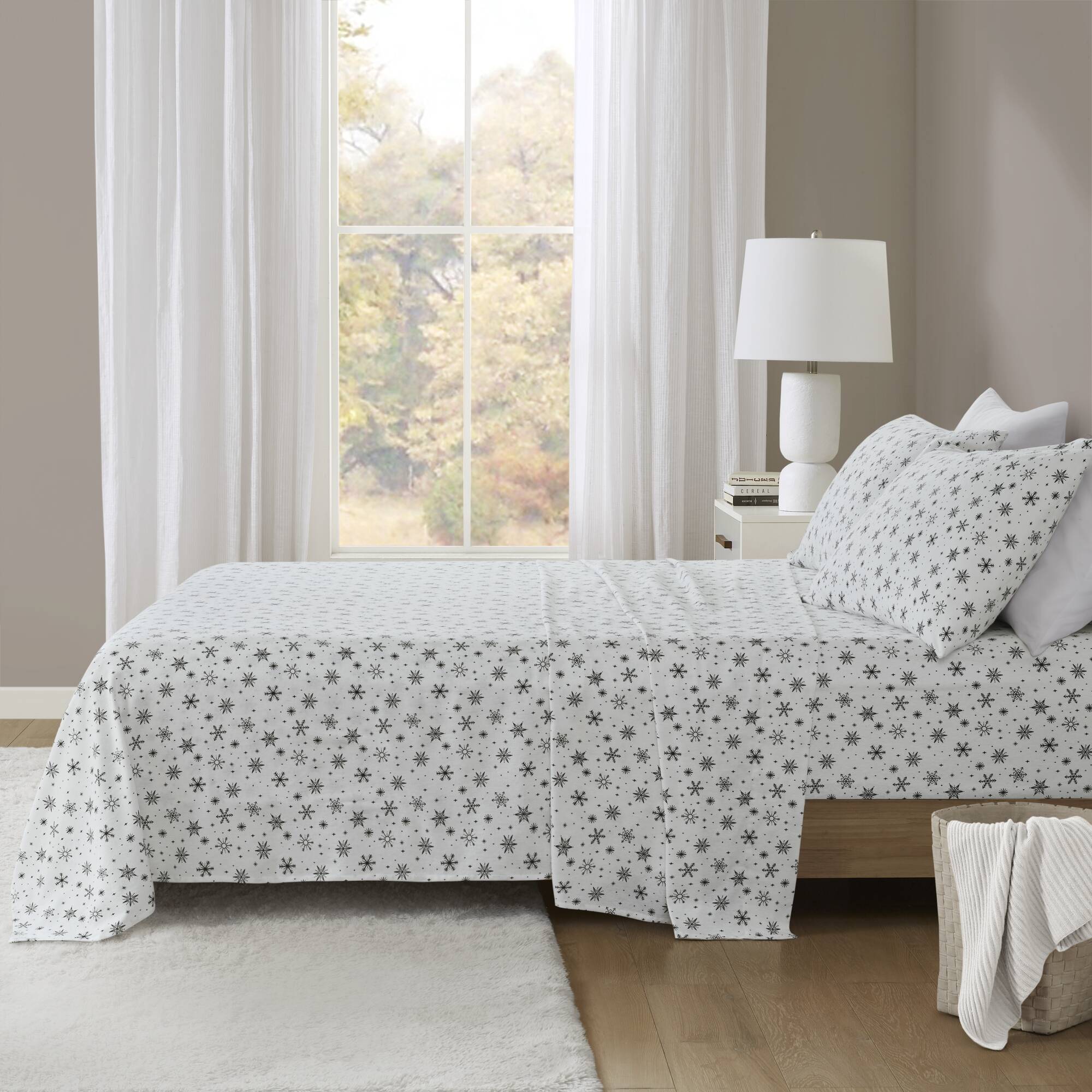 Cozy Cotton Flannel - Queen Printed Sheet Set - Black Snowflakes