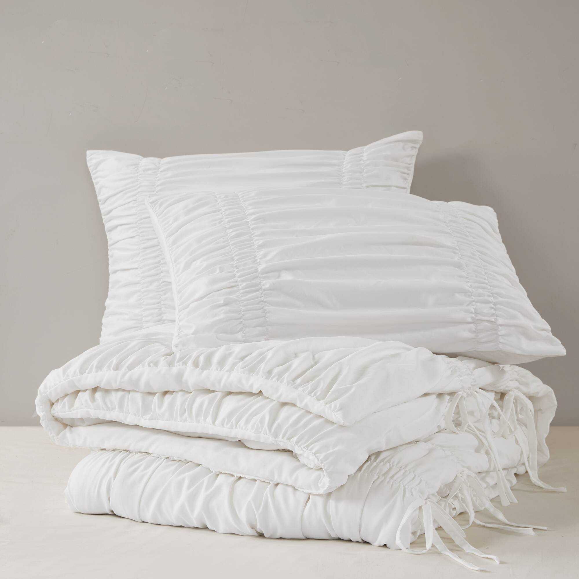 Mia - 3 Piece Queen Comforter Set - White