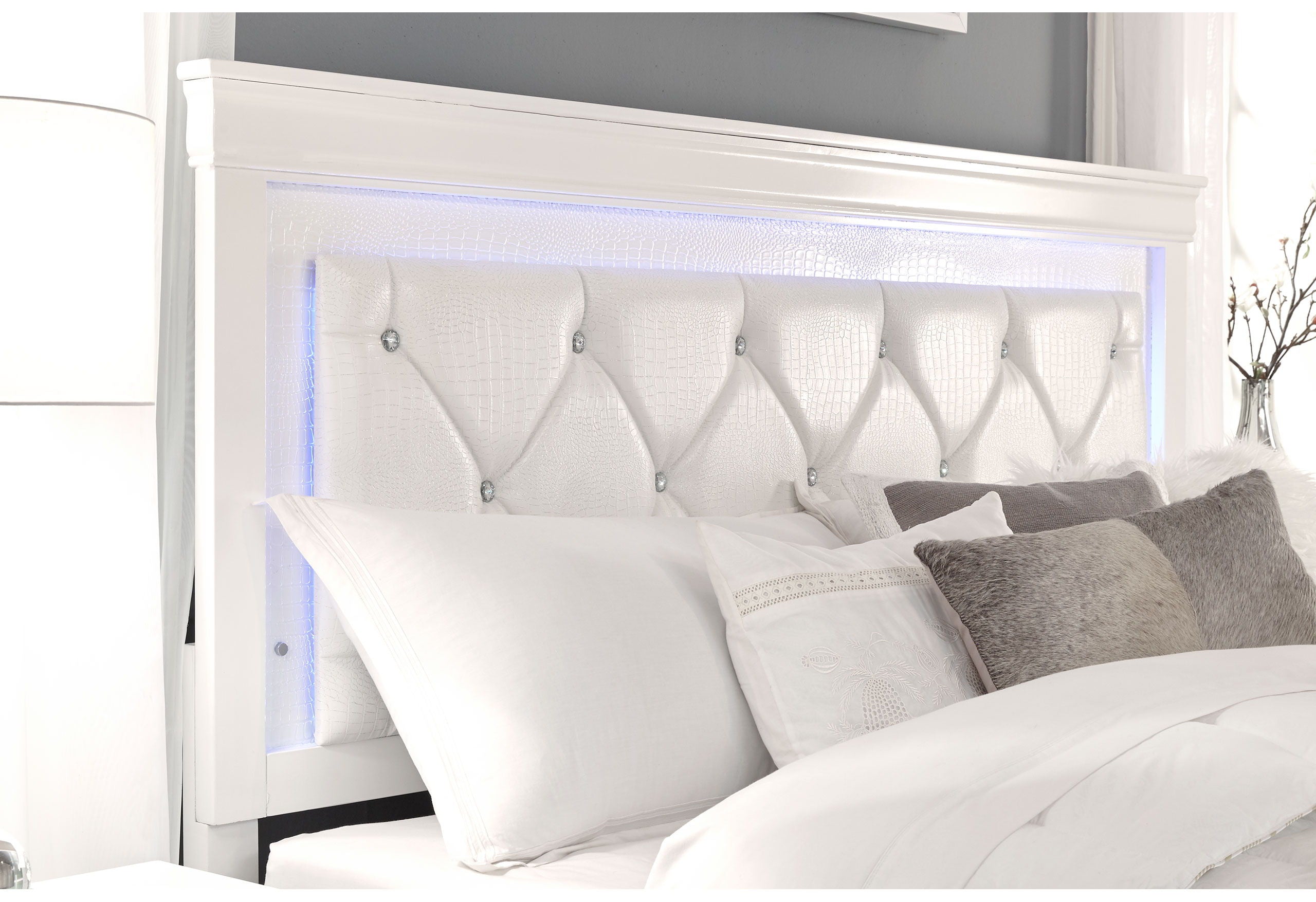 Pompei - 5 Piece Full Bedroom Set With LED - Metallic White