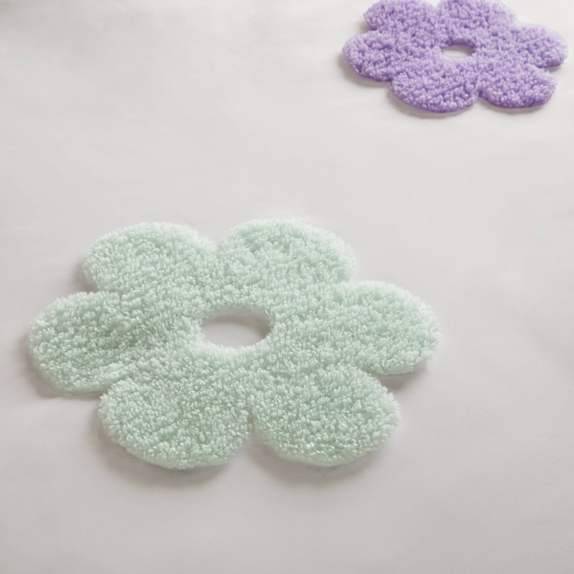 Gracie - Floral Reversible Tufted Chenille Duvet Cover Set - White / Purple