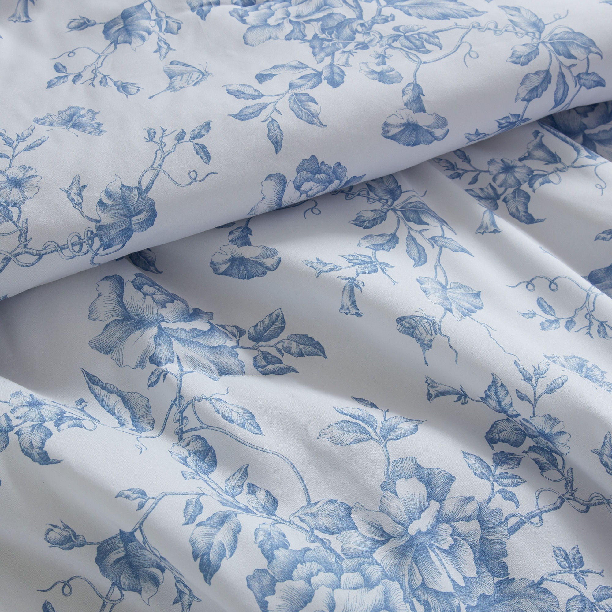 Adele - Full/Queen 5 Pieces Comforter Set With Decorative Pillows - Blue