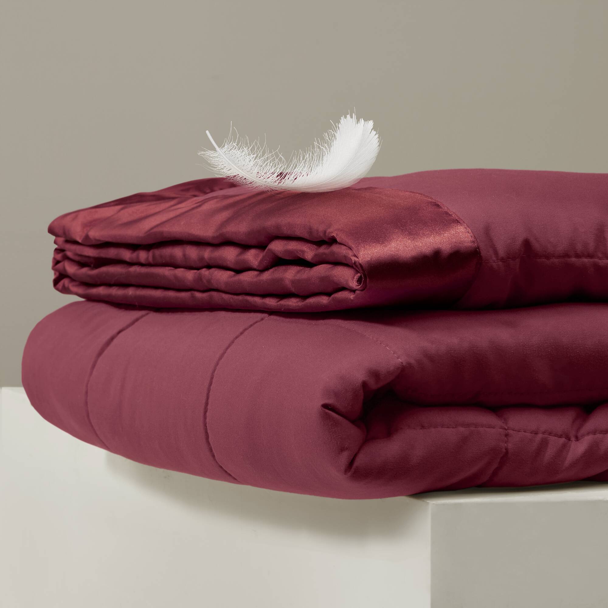Windom - Lightweight Down King Alternative Blanket With Satin Trim - Burgundy