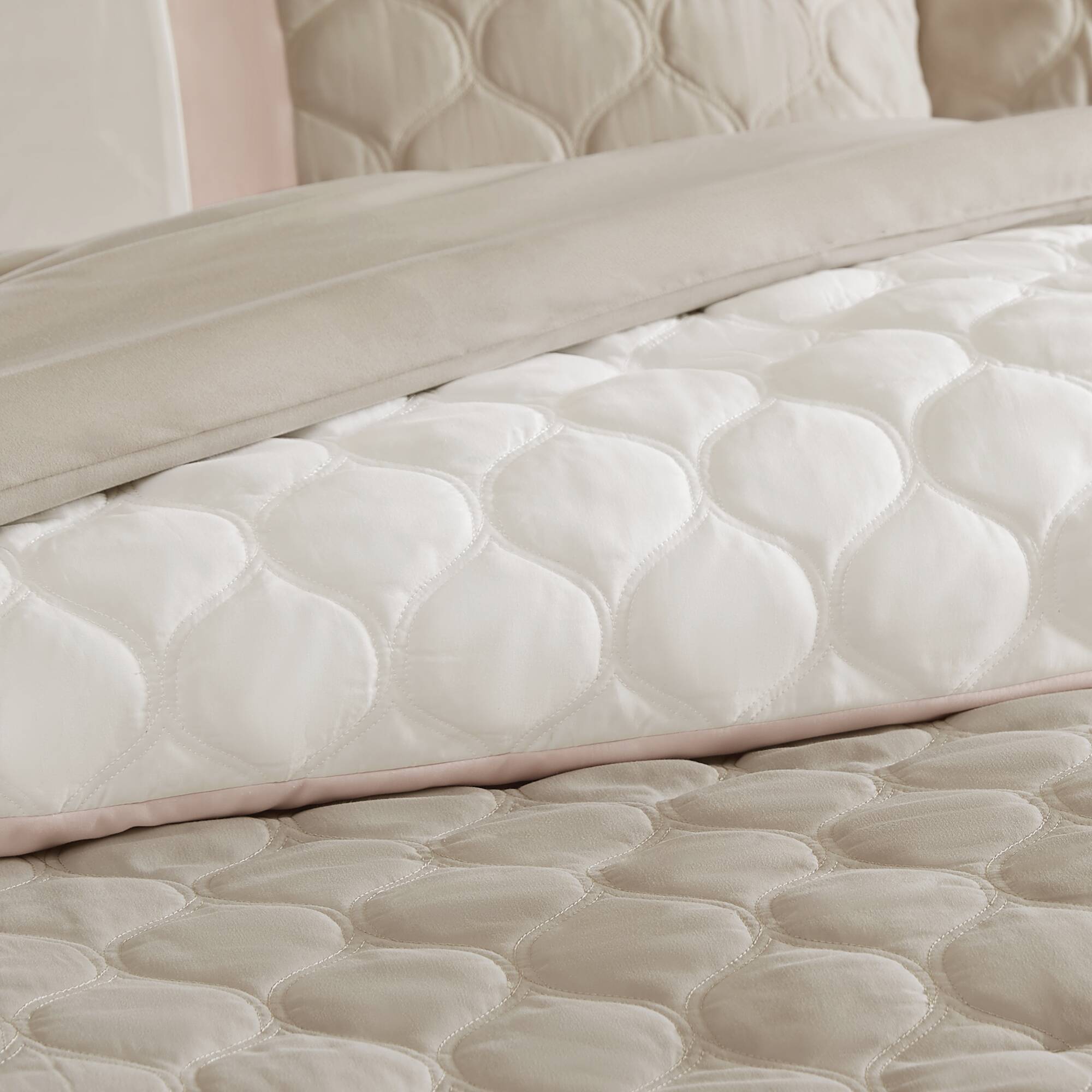 Shawnee - King 8 Piece Comforter Set - Blush