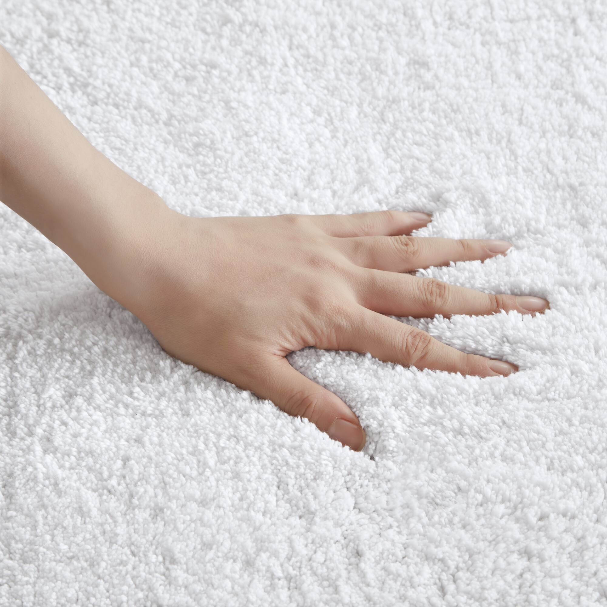 Evan - 24" x 72" Tufted Bath Rug - White